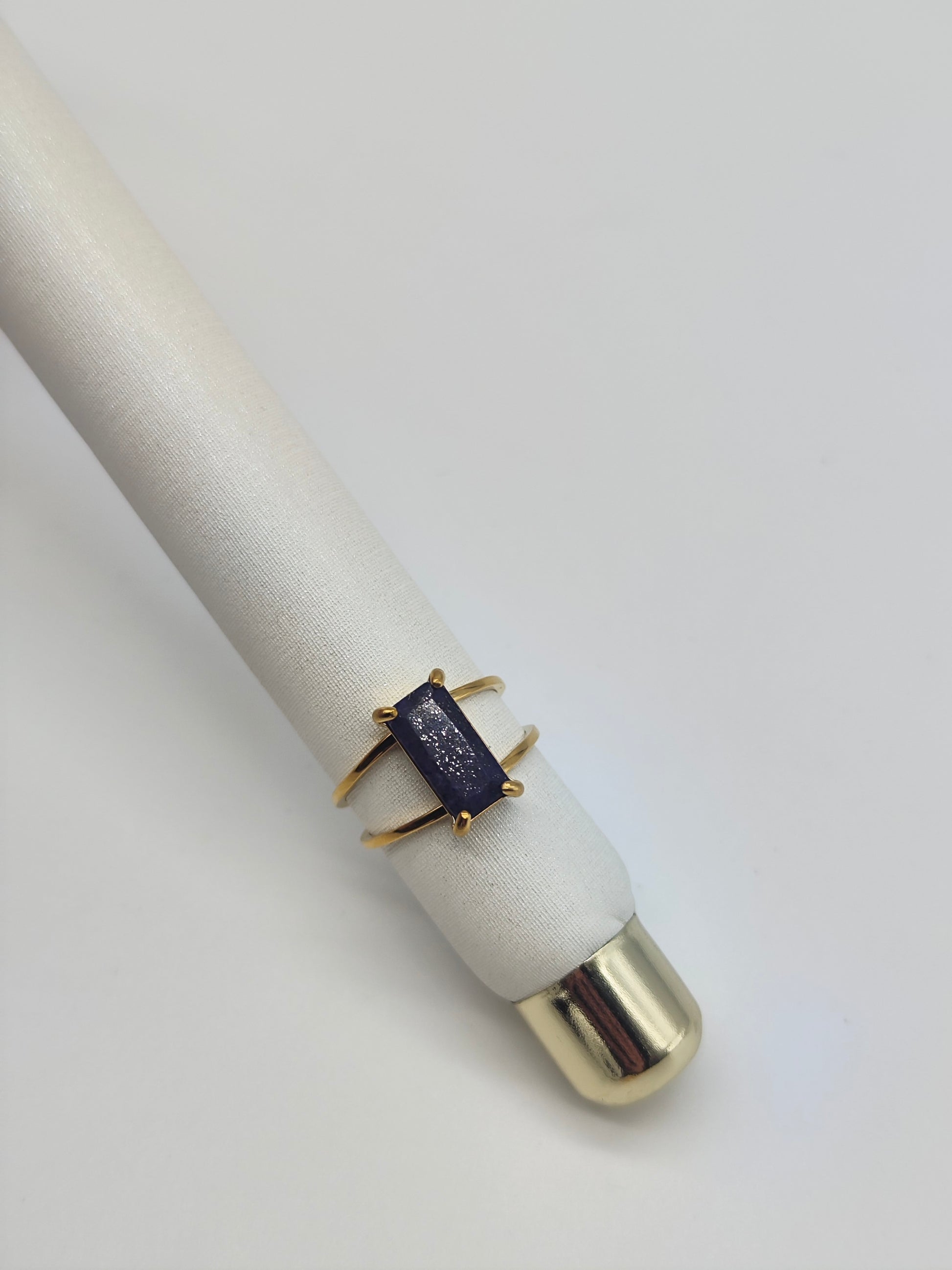 Anillo Petra – Acero Inoxidable Dorado con Piedra Natural