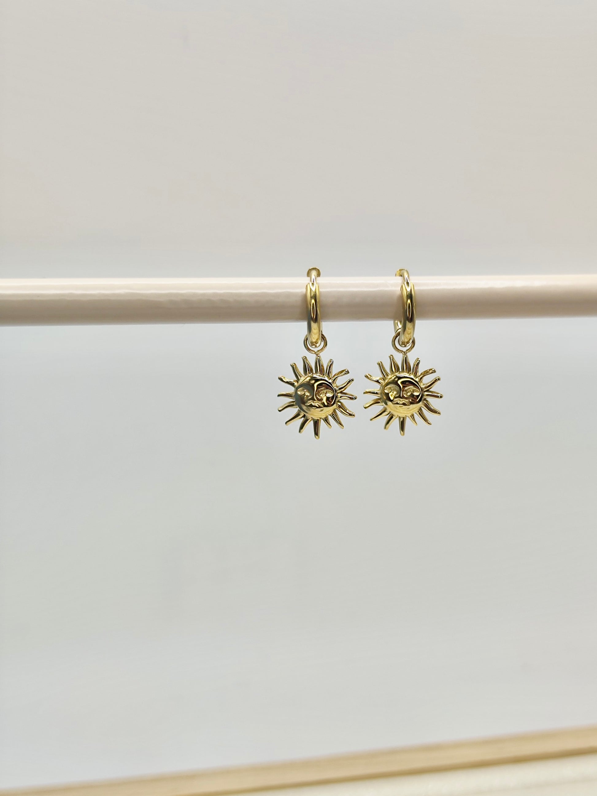 Pendientes Sol
