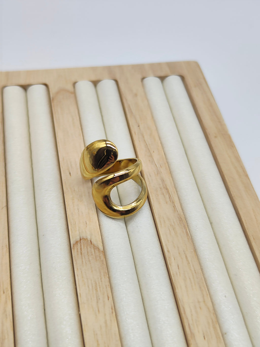 ✨ Anillo Wave Luxe (A elegir en dorado o plateado)