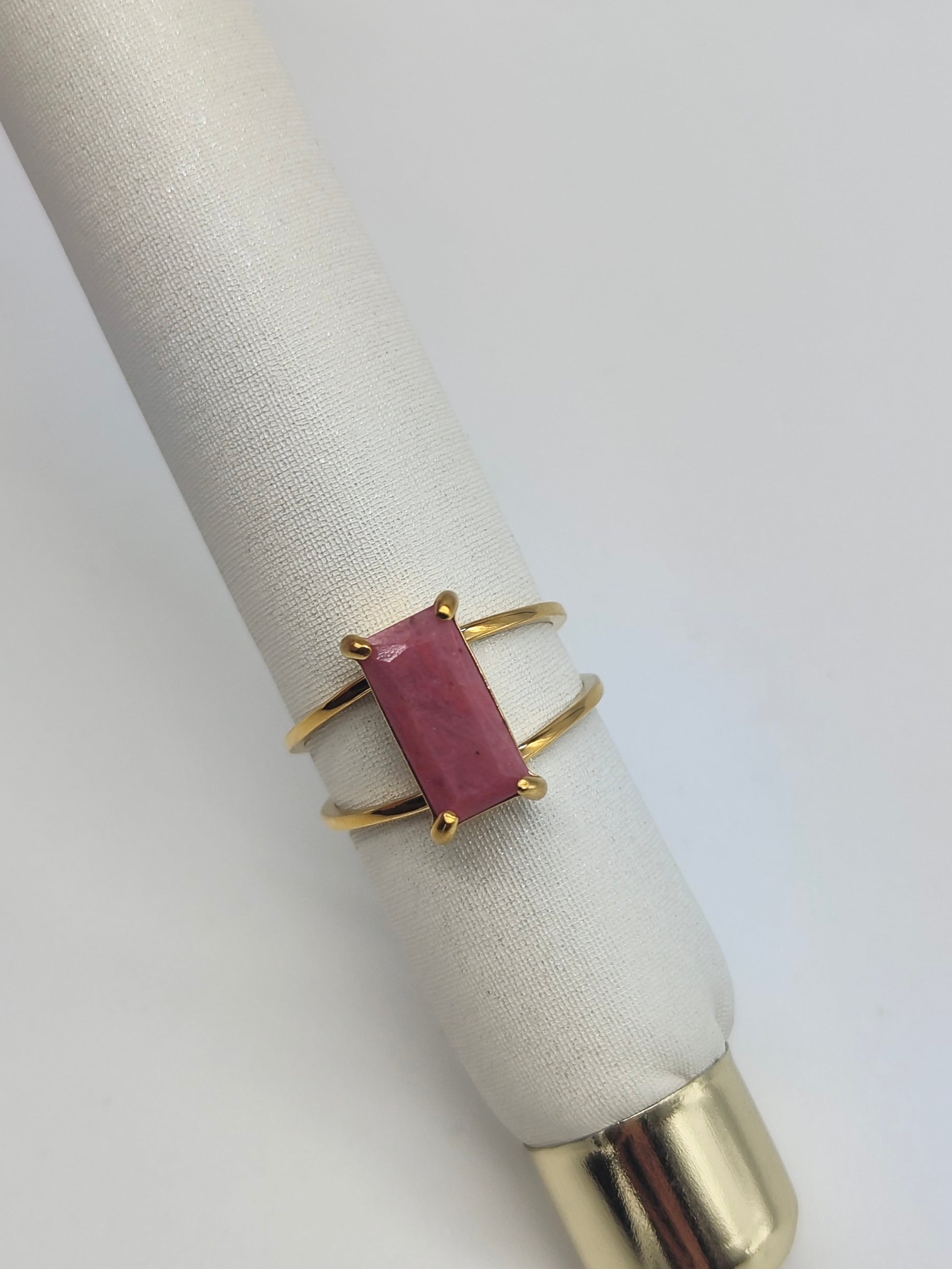 Anillo Petra – Acero Inoxidable Dorado con Piedra Natural