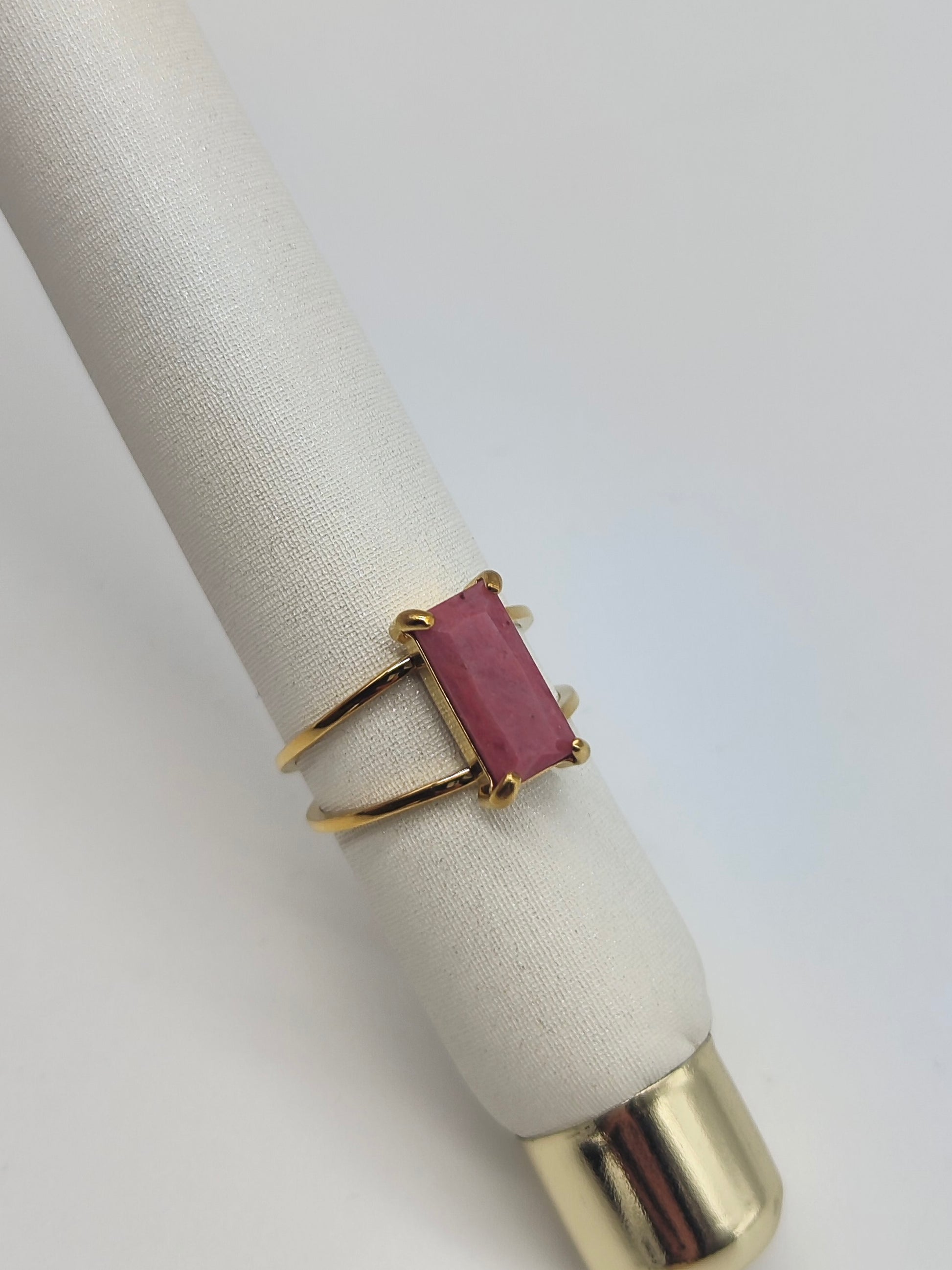 Anillo Petra – Acero Inoxidable Dorado con Piedra Natural