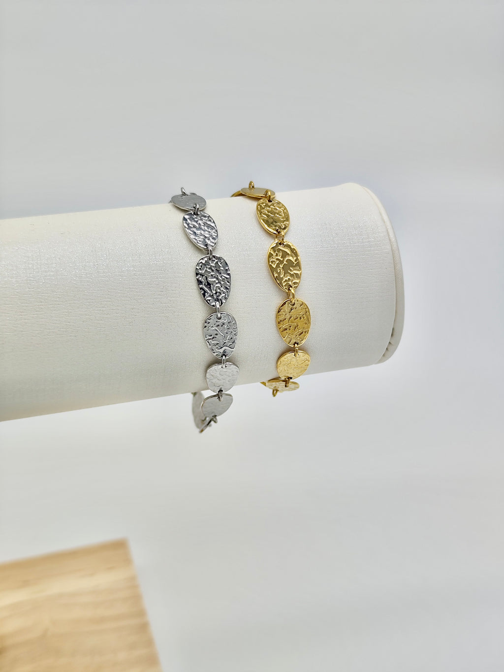 Pulsera Martillada de Acero Inoxidable – Disponible en Dorado o Plateado