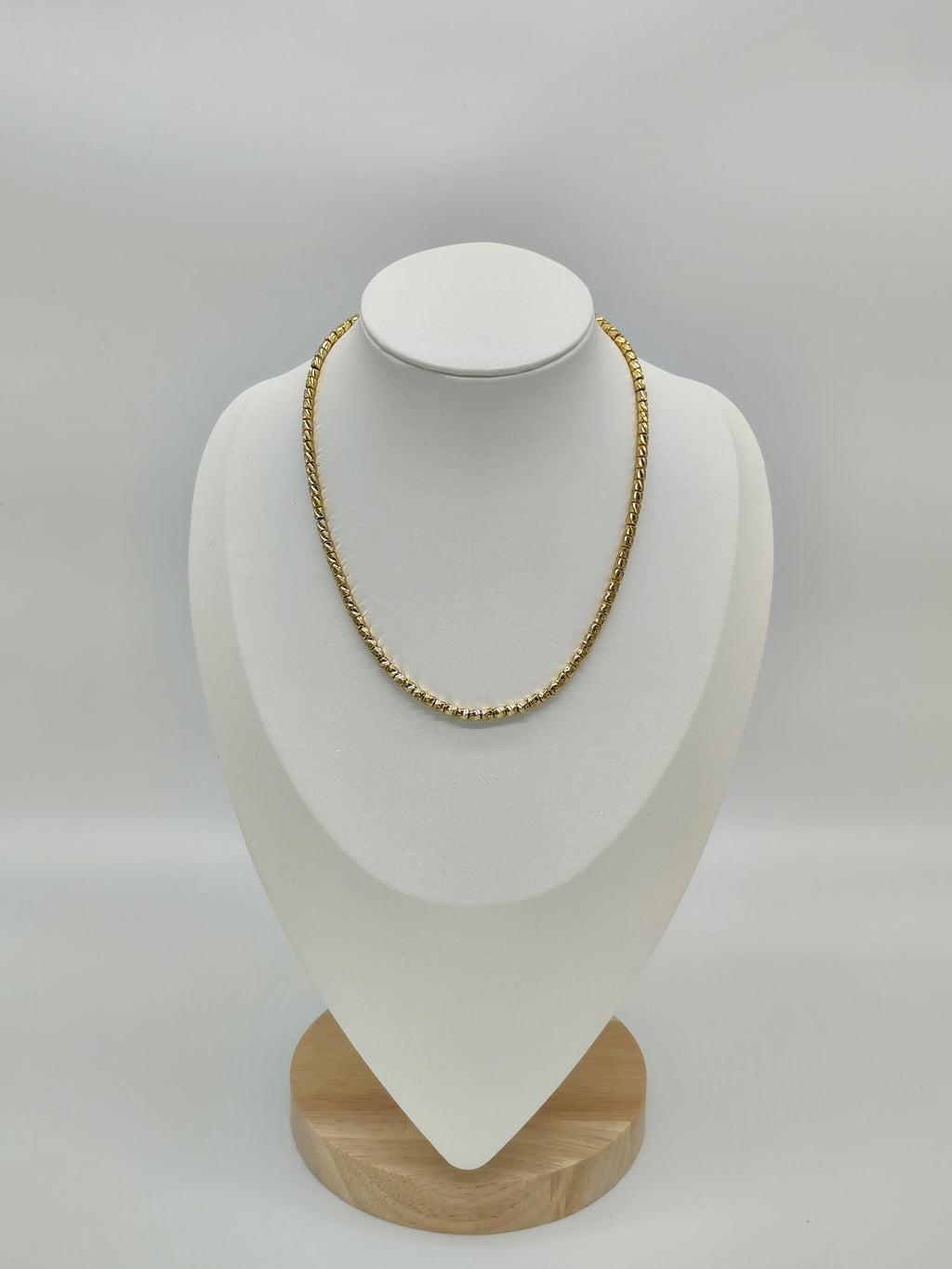 Collar Twist