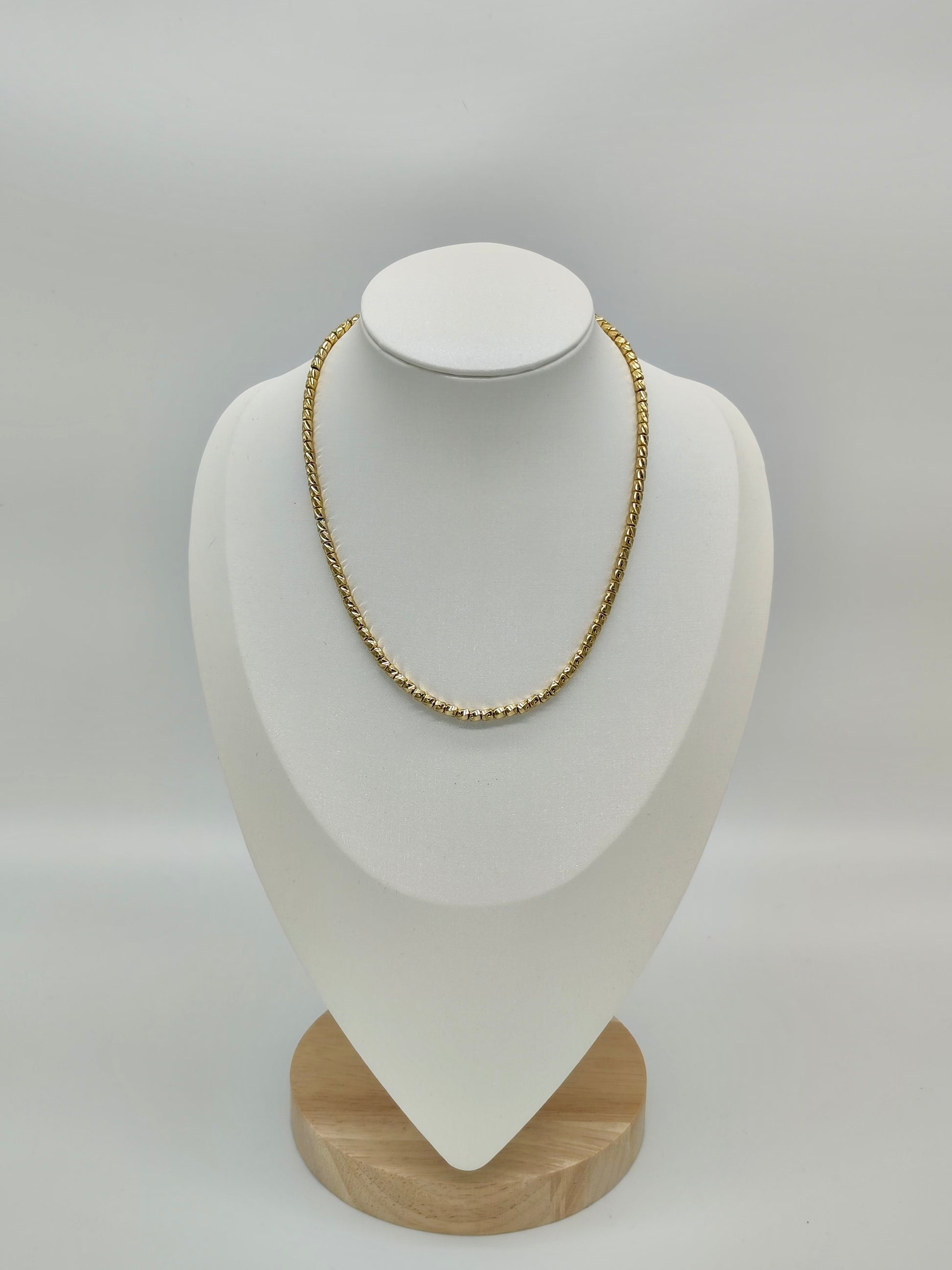 Collar Twist