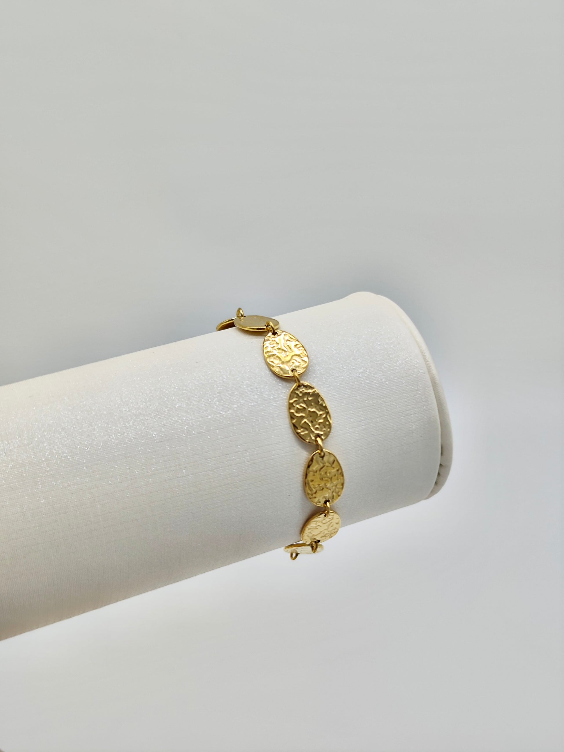 Pulsera Martillada de Acero Inoxidable – Disponible en Dorado o Plateado