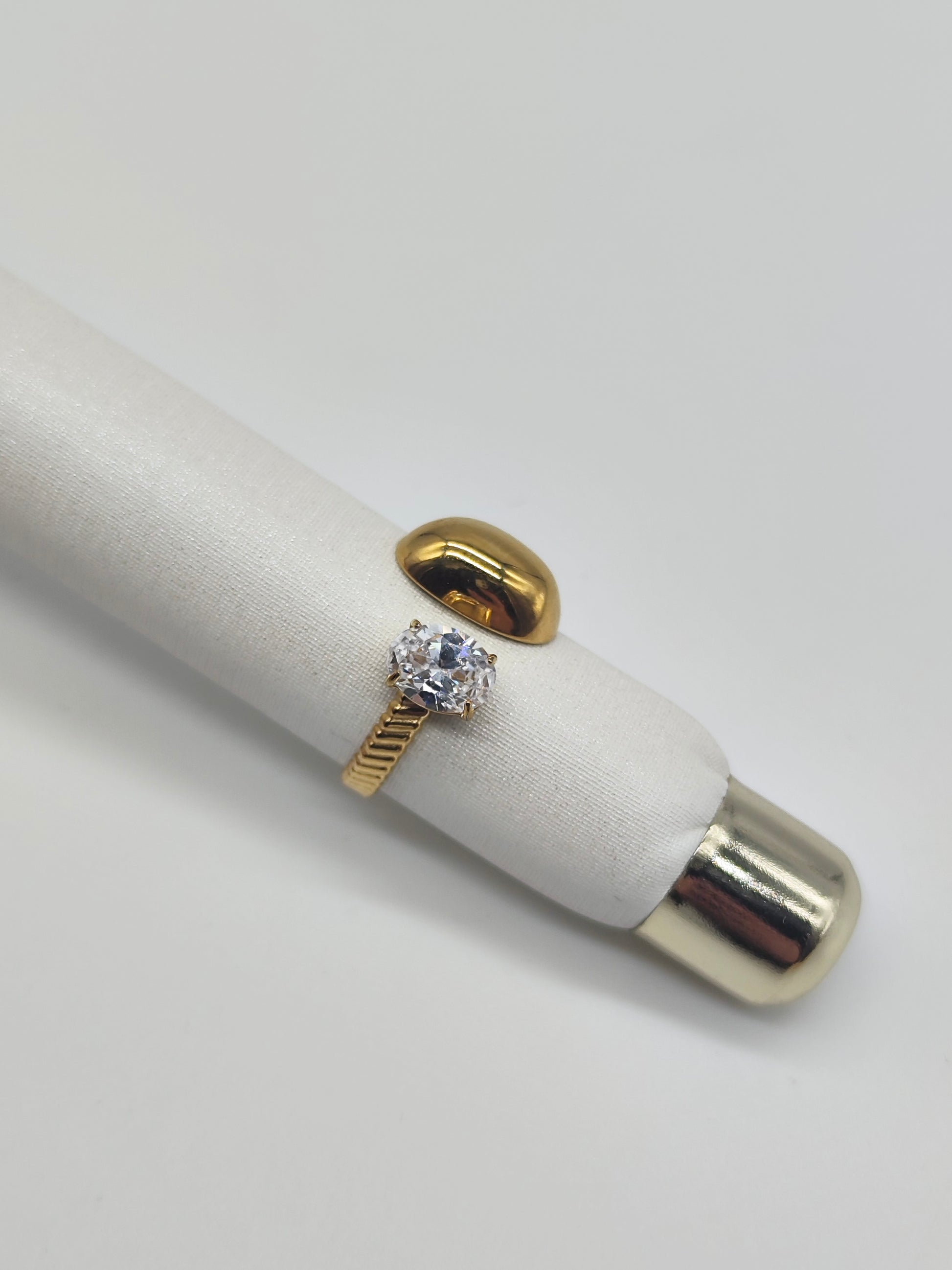 Anillo Luz Eterna – Anillo de Acero Inoxidable con Circonita