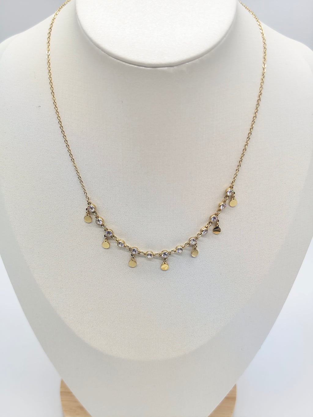 Collar de Acero Inoxidable con Circonitas y Charms – Delicado y Luminoso