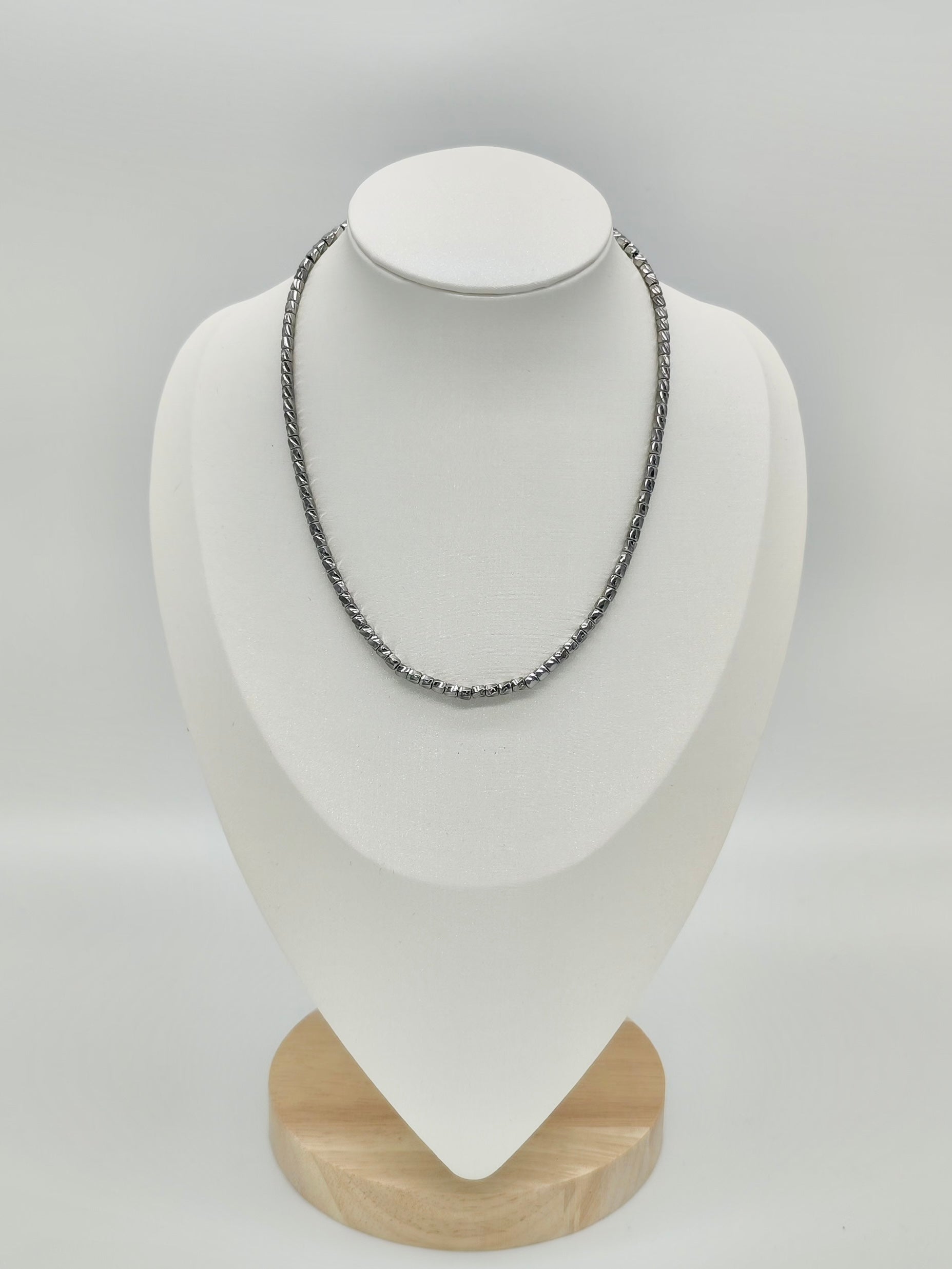 Collar Twist