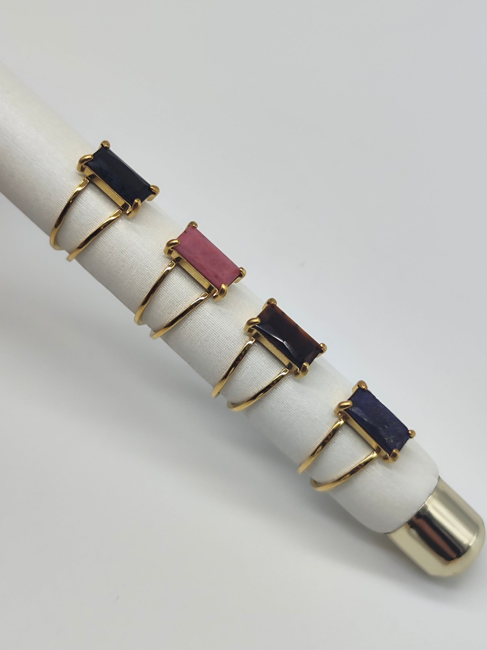 Anillo Petra – Acero Inoxidable Dorado con Piedra Natural