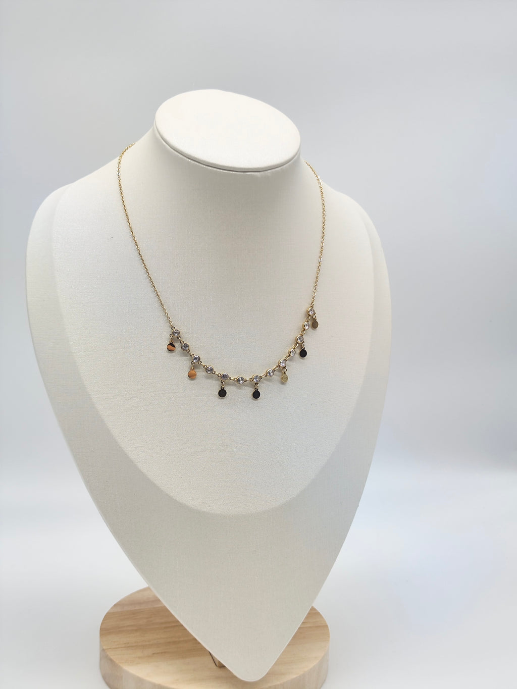 Collar de Acero Inoxidable con Circonitas y Charms – Delicado y Luminoso