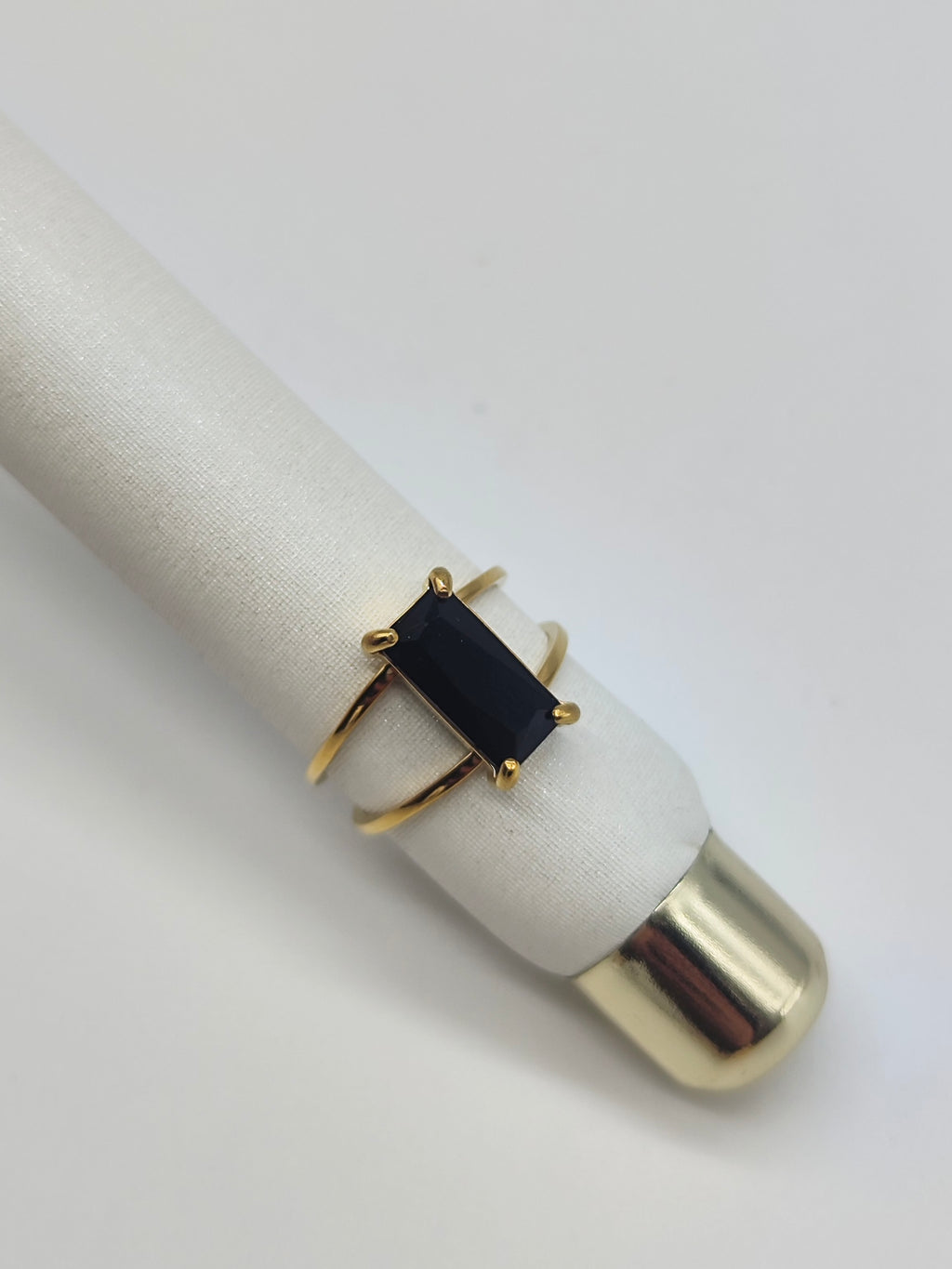 Anillo Petra – Acero Inoxidable Dorado con Piedra Natural