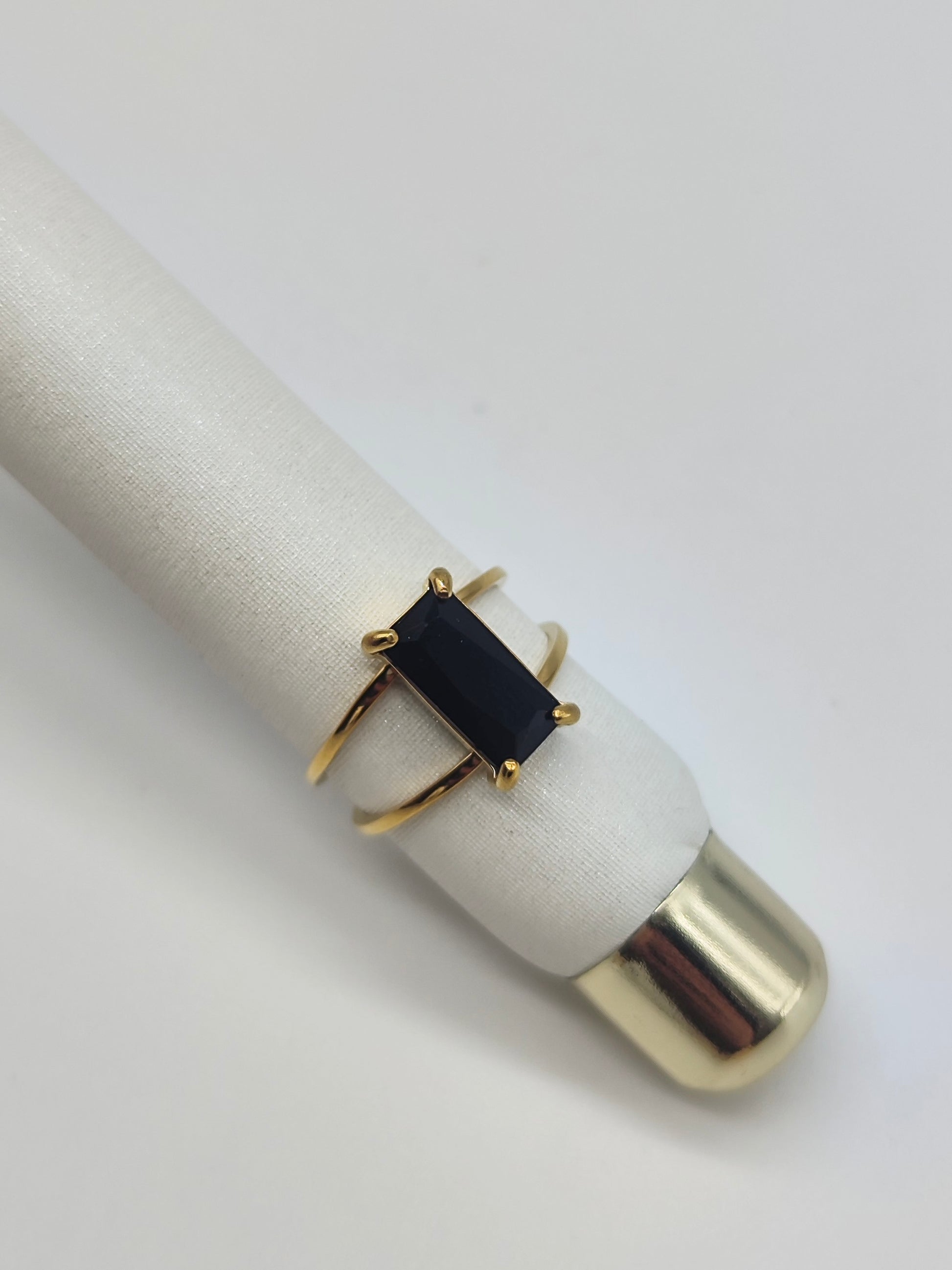 Anillo Petra – Acero Inoxidable Dorado con Piedra Natural