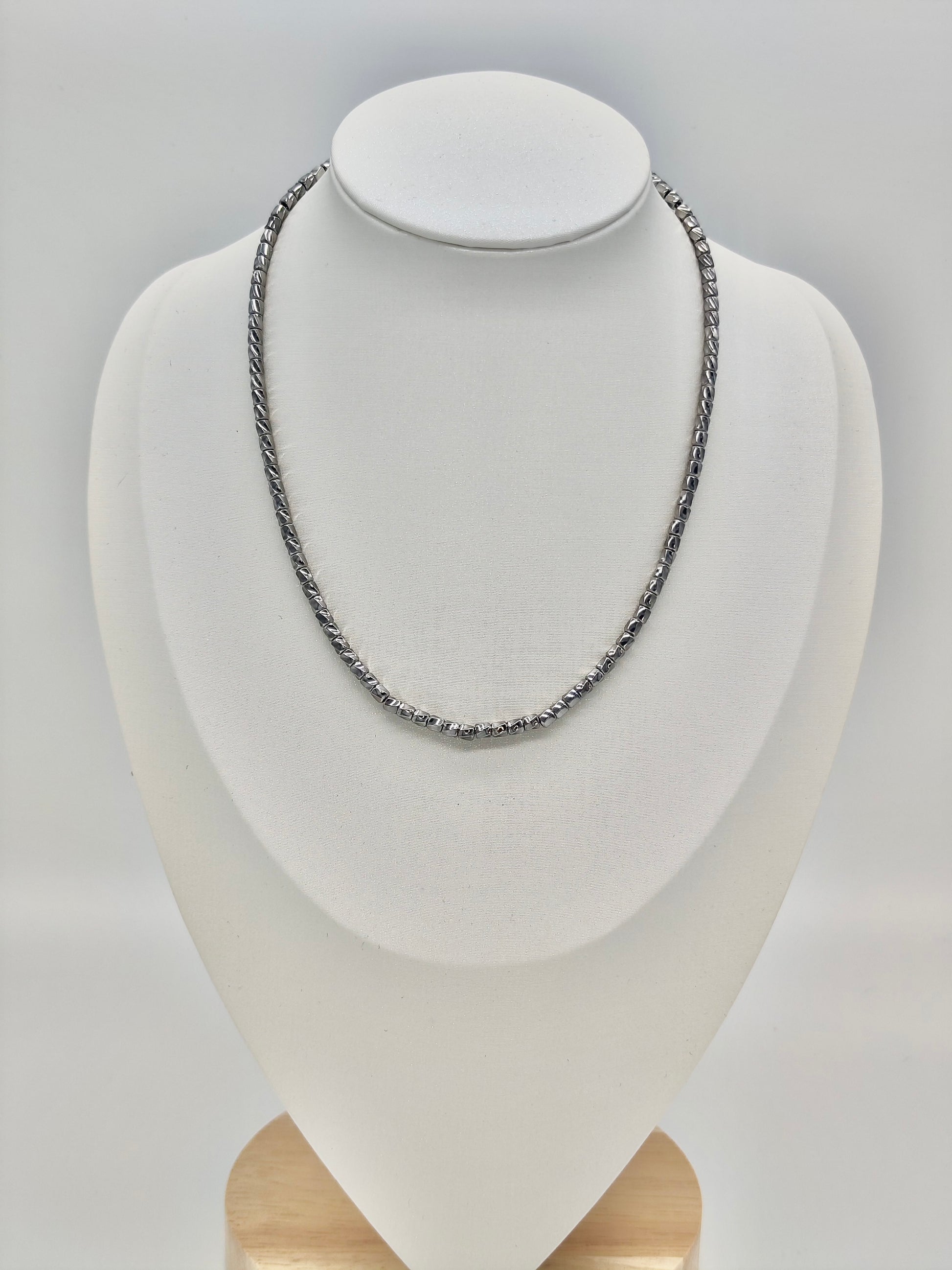 Collar Twist