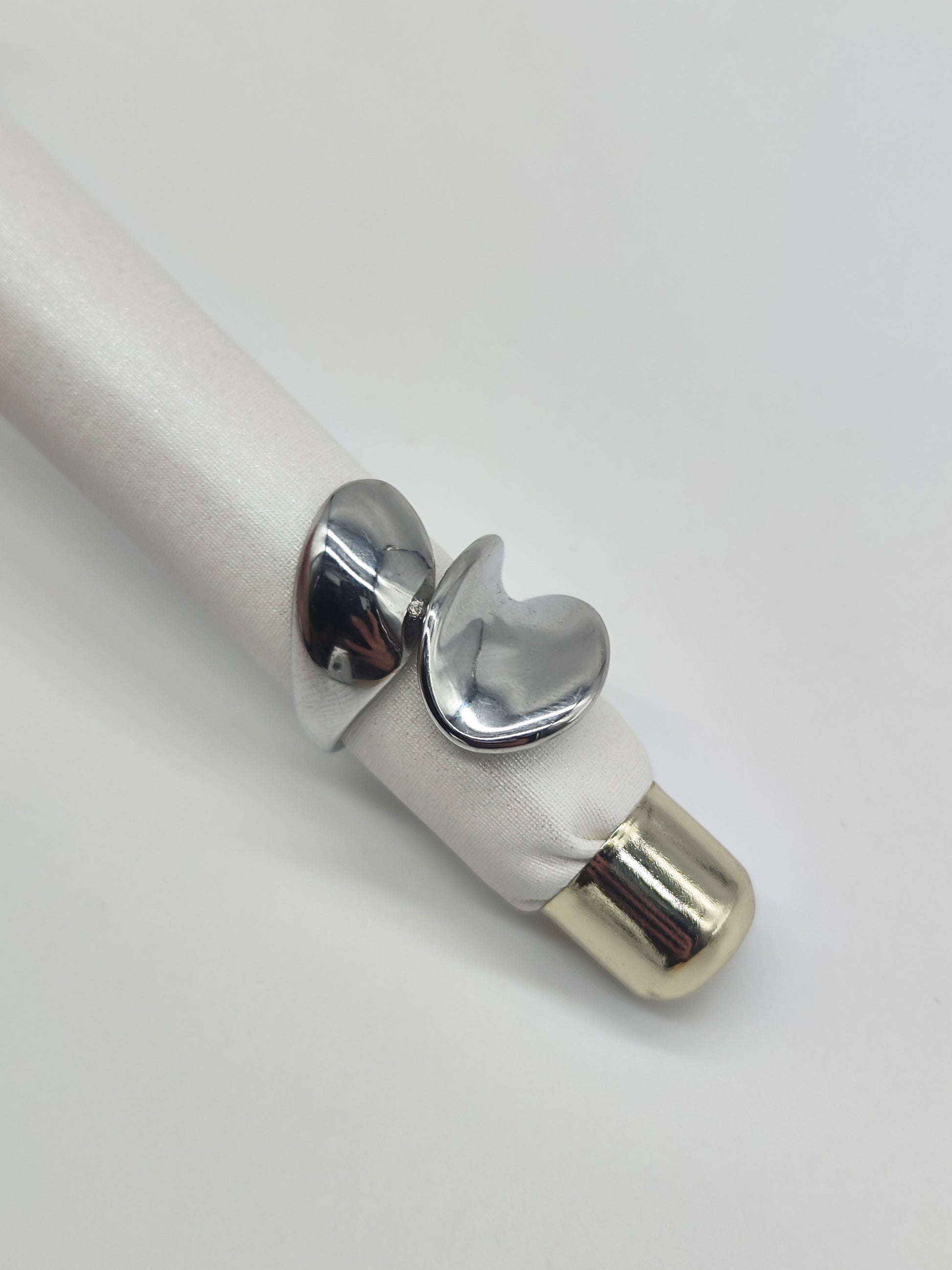 Anillo de Acero Inoxidable con Corazón – Elegante y Minimalista