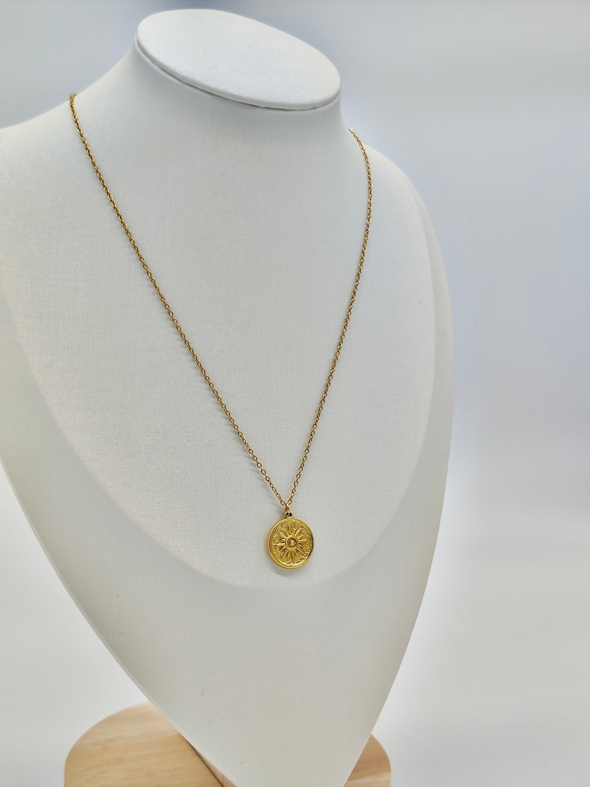 Collar Medalla Sol y Luna