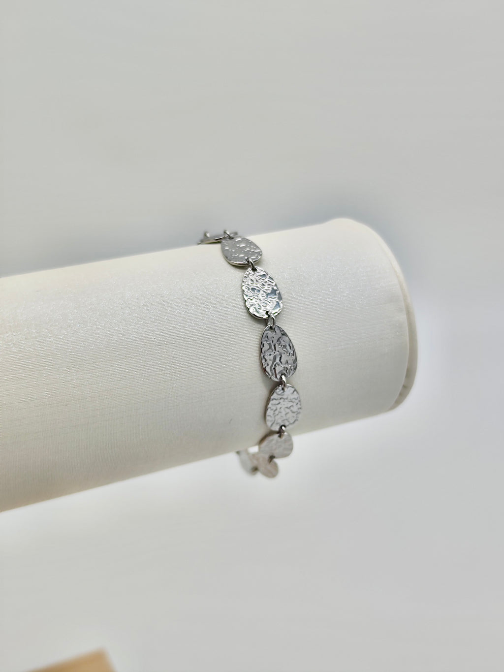 Pulsera Martillada de Acero Inoxidable – Disponible en Dorado o Plateado