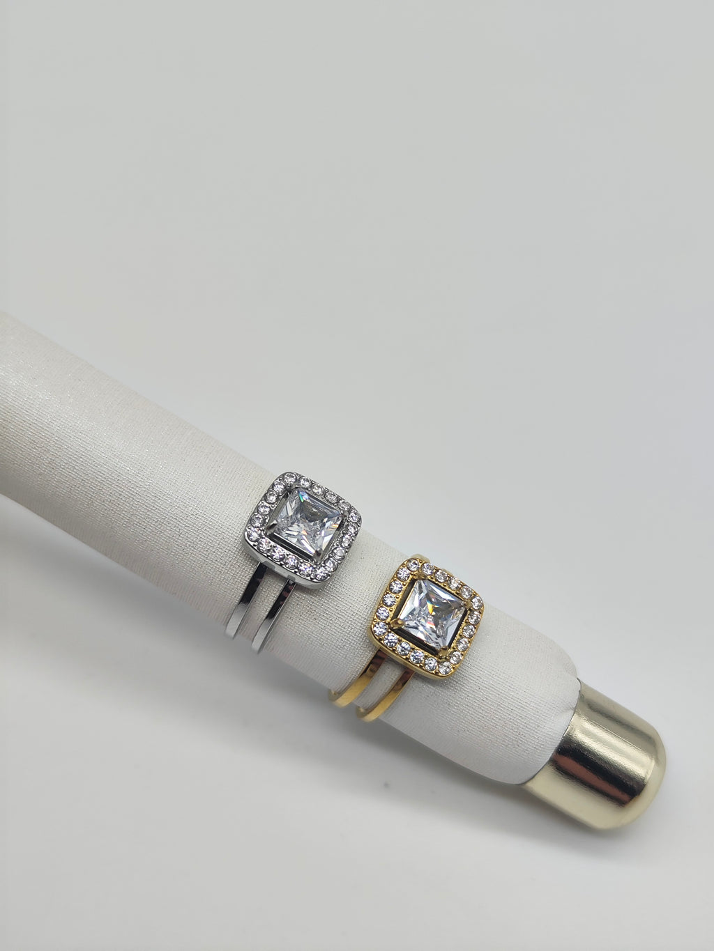 Anillo Aurora Cuadrada – Acero Inoxidable con Cristal