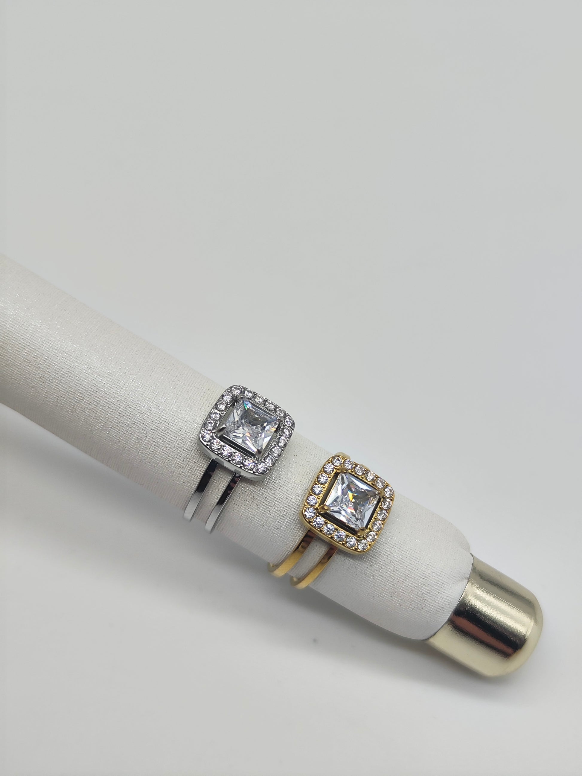 Anillo Aurora Cuadrada – Acero Inoxidable con Cristal