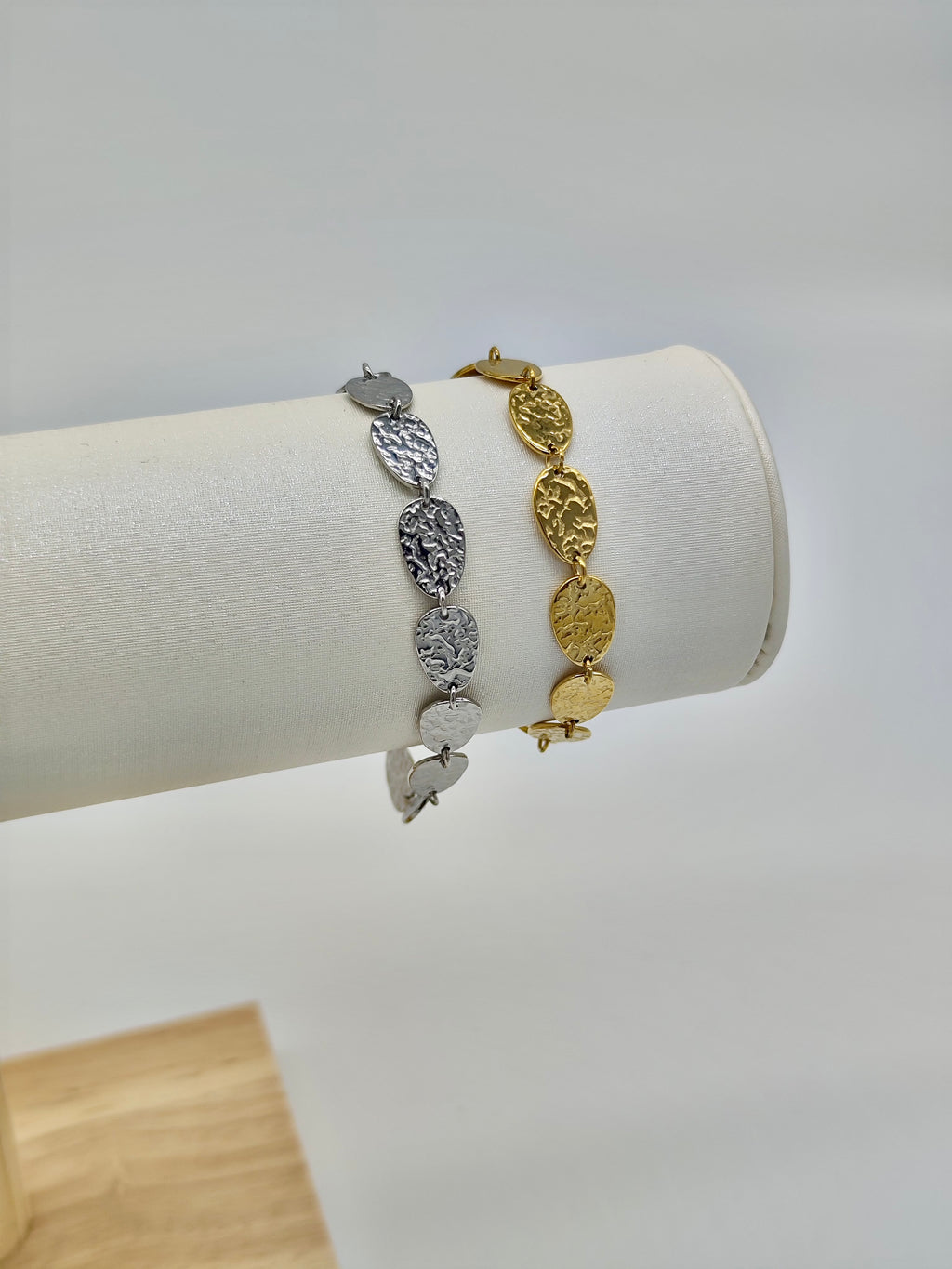 Pulsera Martillada de Acero Inoxidable – Disponible en Dorado o Plateado