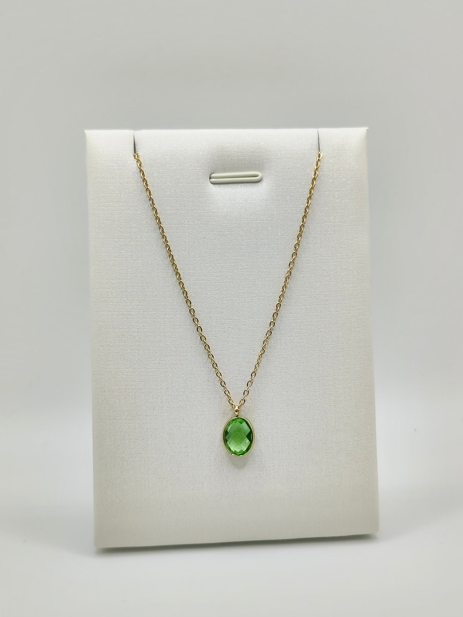 Collar Amazona – Dorado con Cristal Verde