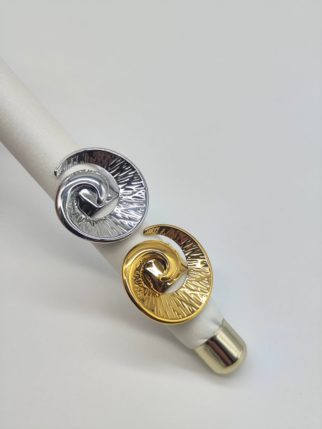 Anillo Aura Espiral – Acero Inoxidable Dorado o Plateado