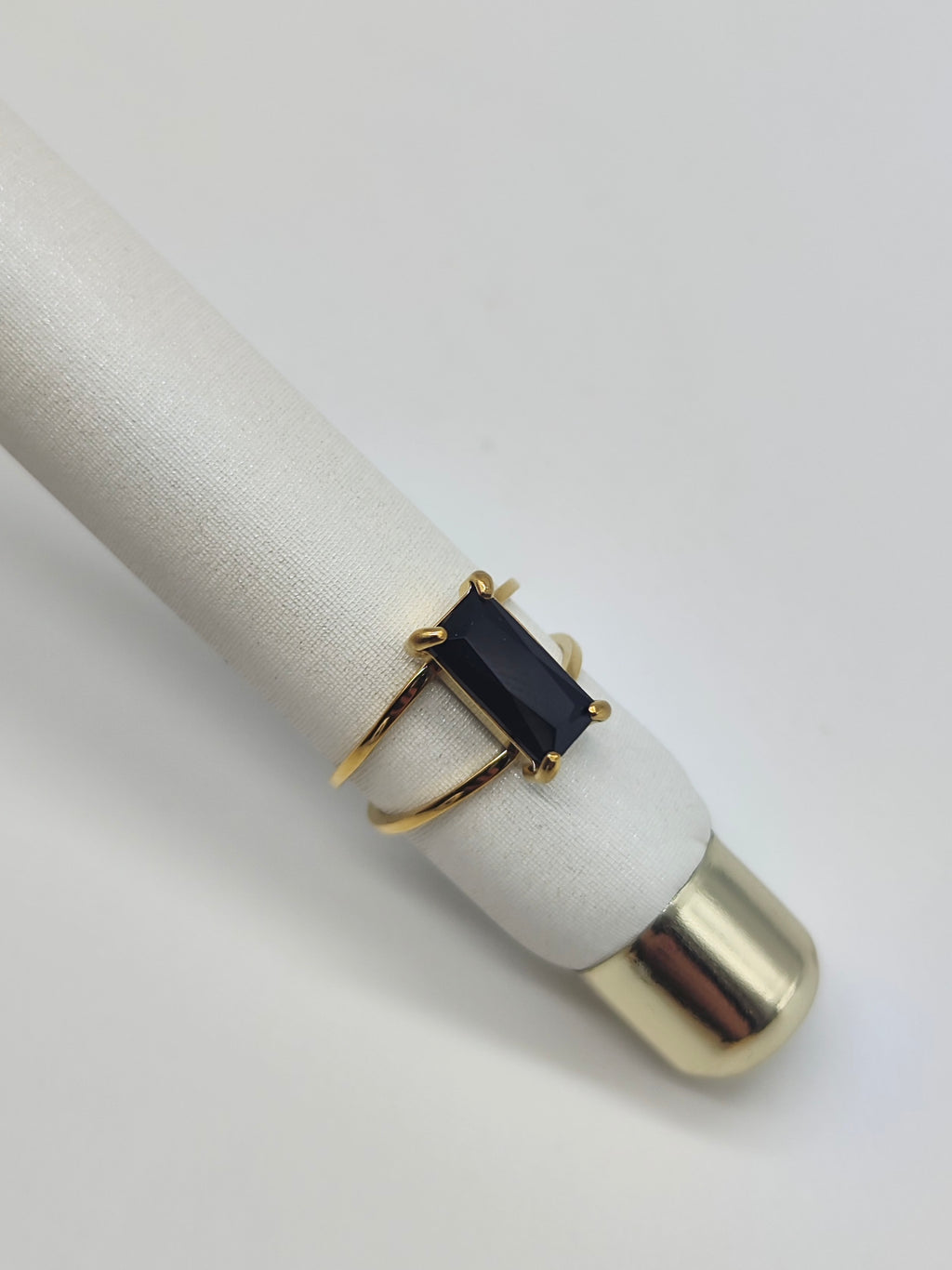 Anillo Petra – Acero Inoxidable Dorado con Piedra Natural