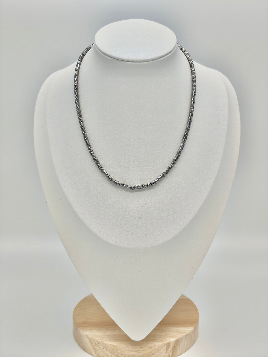 Collar Twist