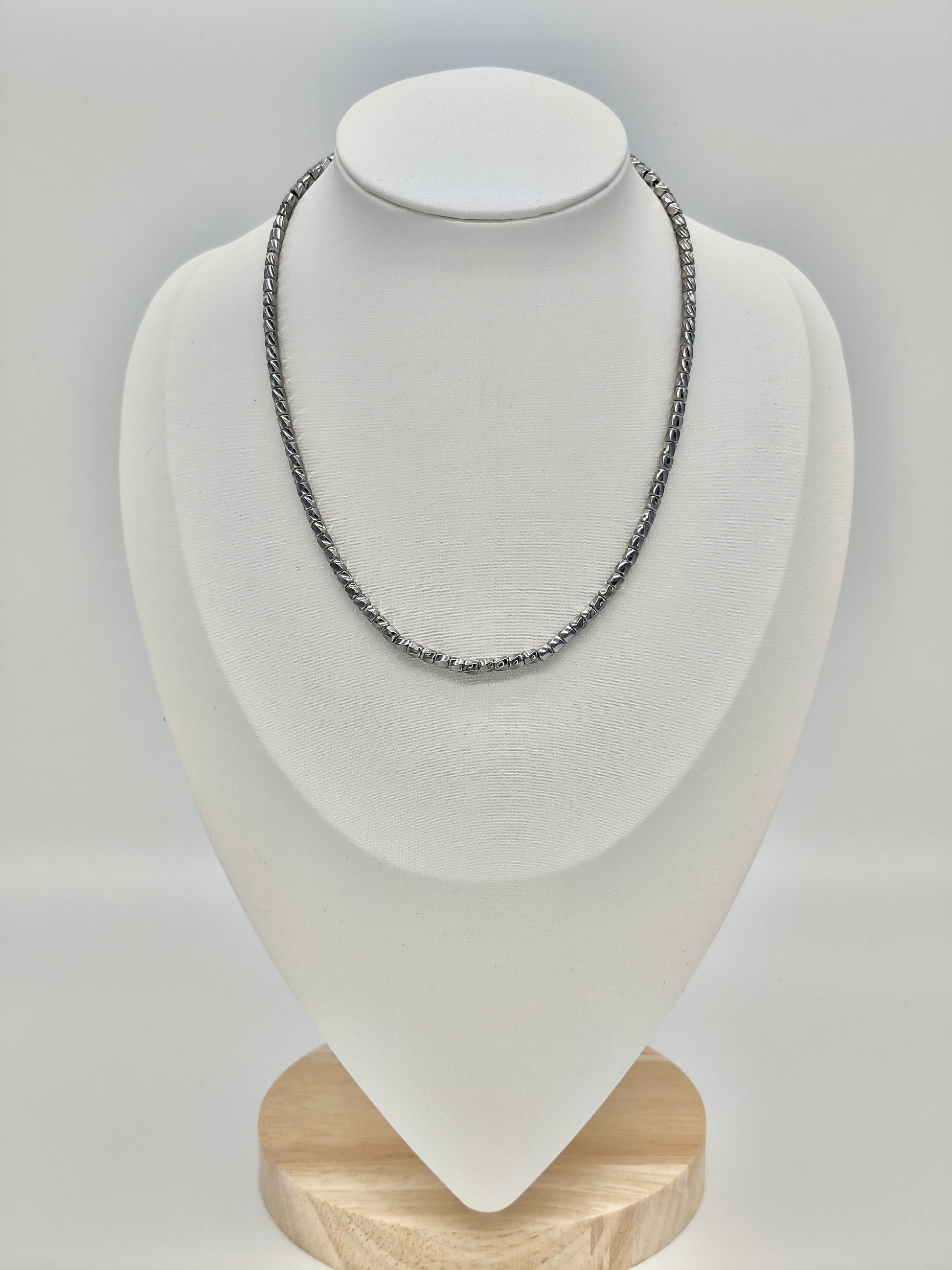 Collar Twist
