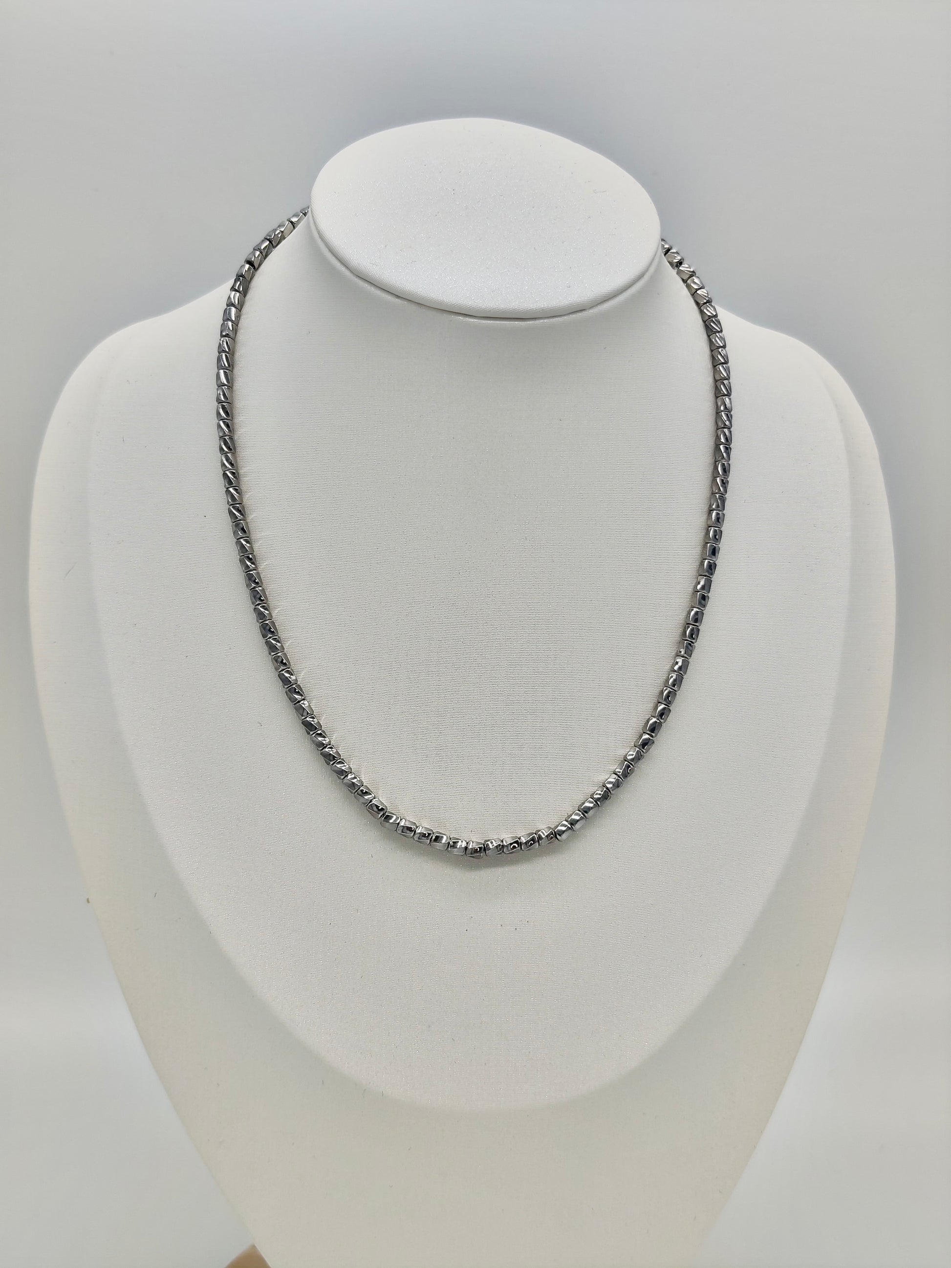 Collar Twist