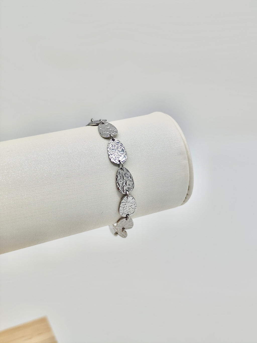 Pulsera Martillada de Acero Inoxidable – Disponible en Dorado o Plateado