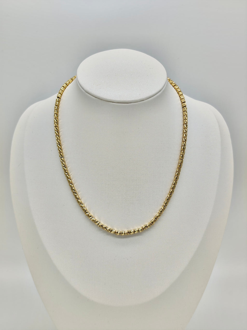 Collar Twist