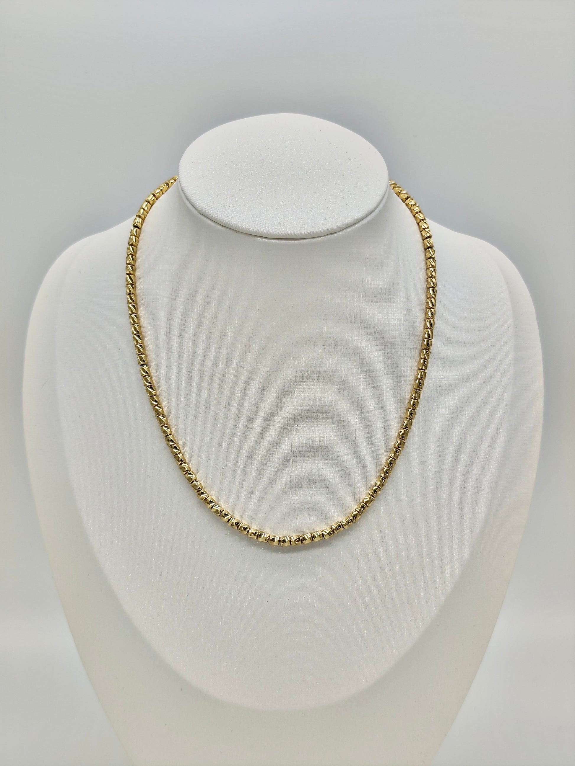 Collar Twist
