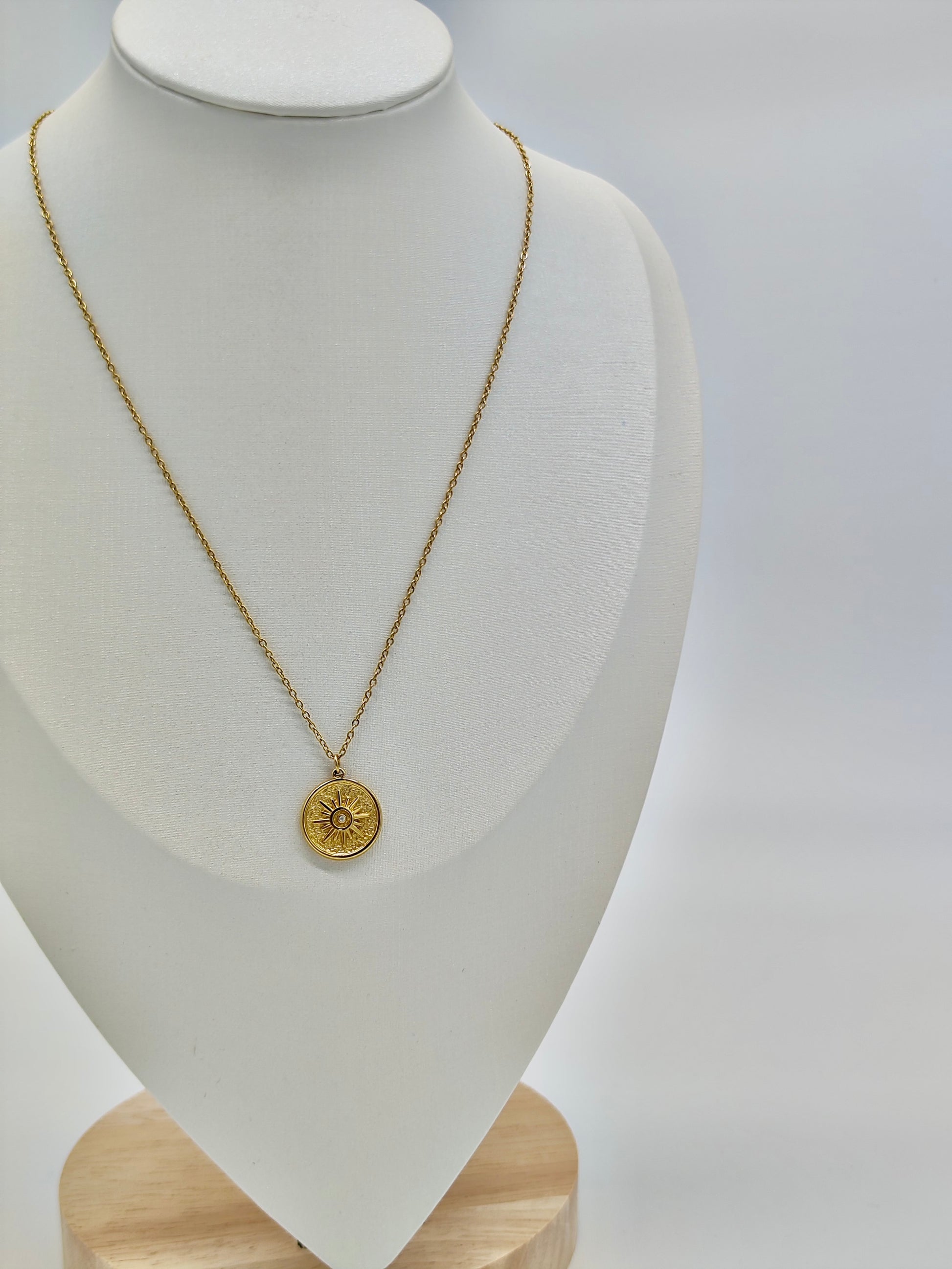 Collar Medalla Sol y Luna