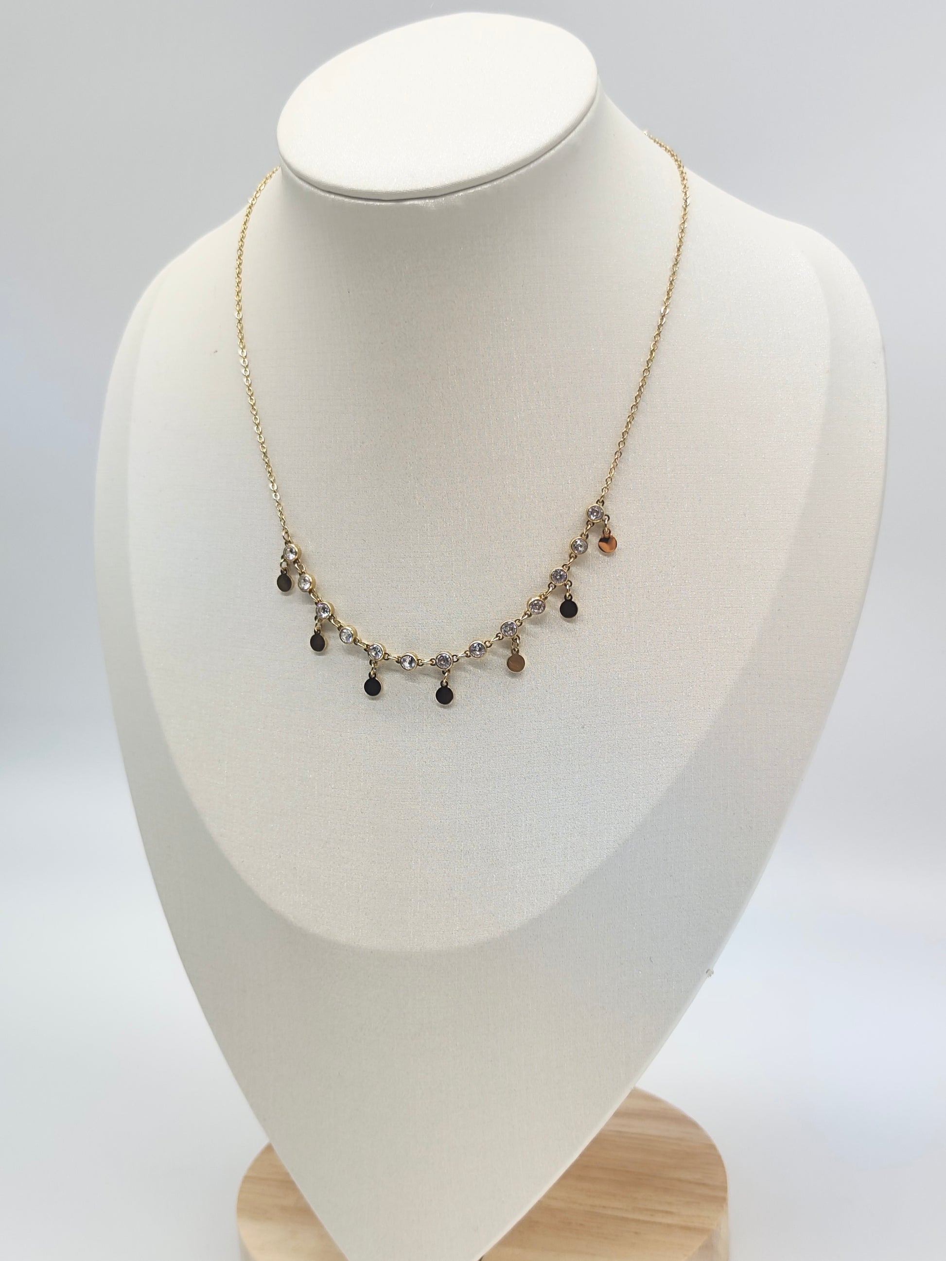 Collar de Acero Inoxidable con Circonitas y Charms – Delicado y Luminoso