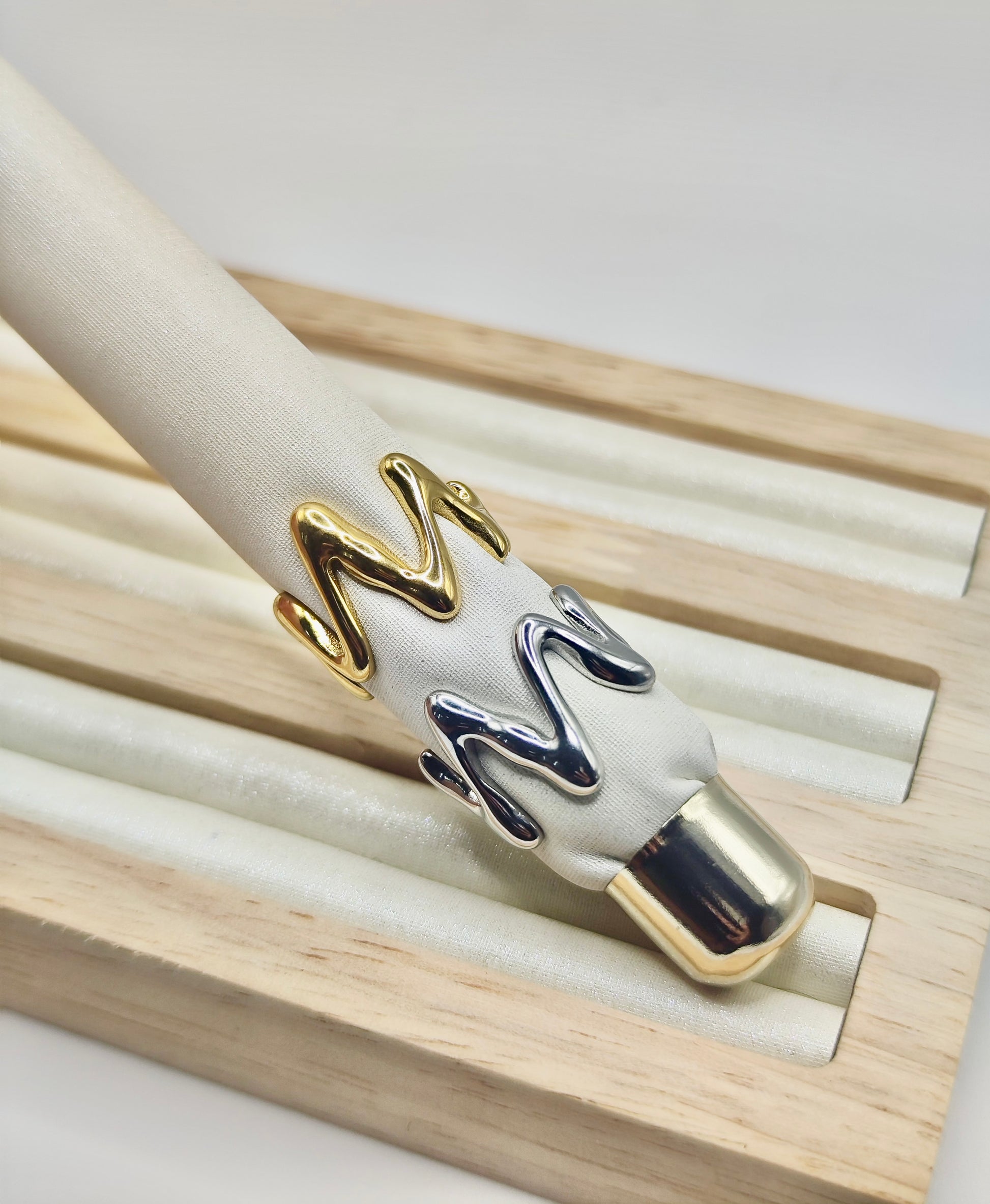 Anillo Lava – Dorado y Plateado Ajustable