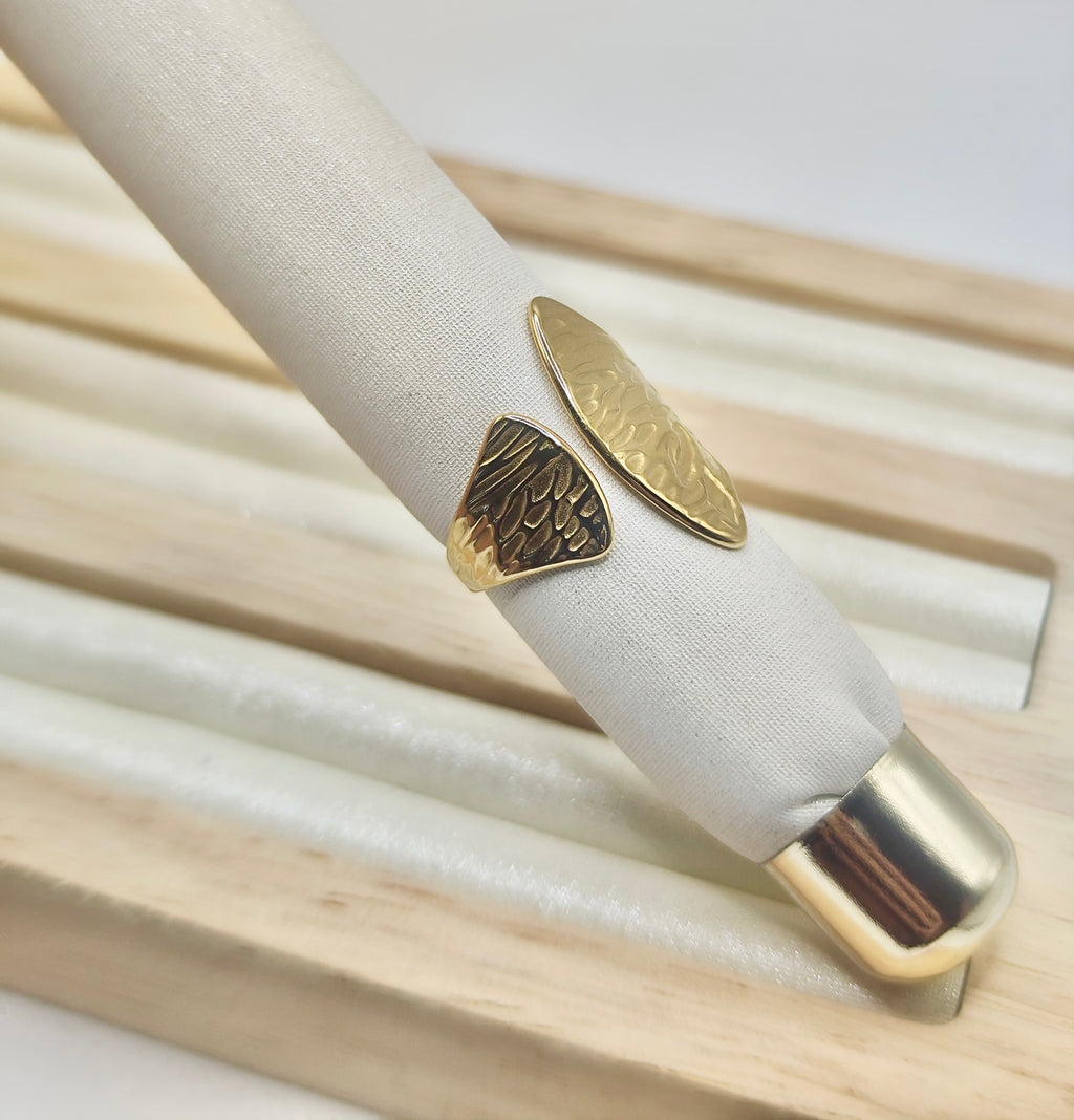 Anillo Hoja Martillada – Dorado y Plateado