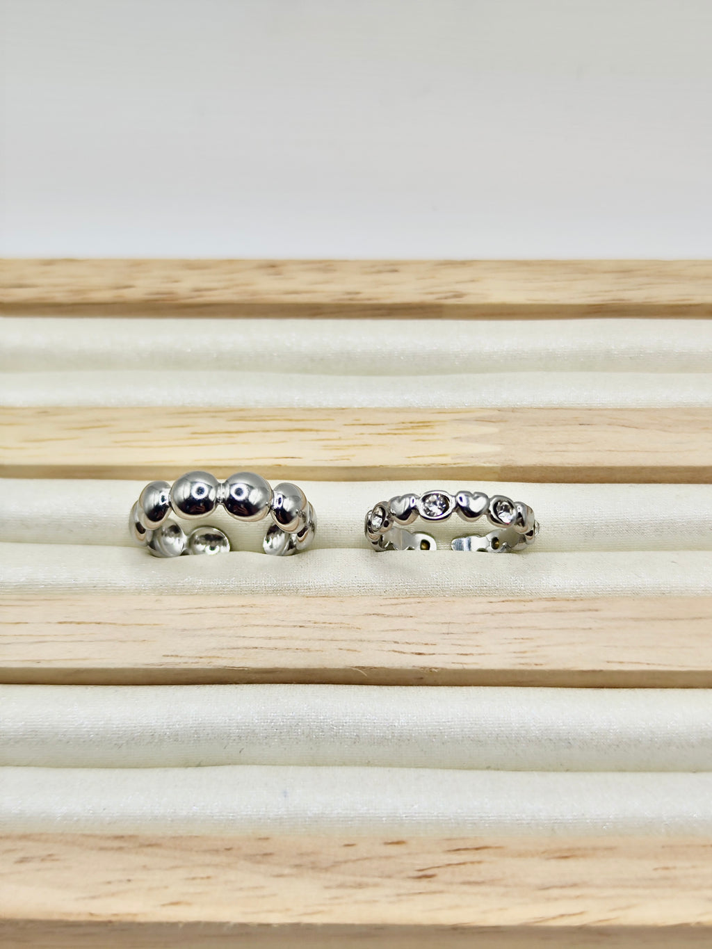 Set de Anillos Dúo Esferas – Dorado y Plateado Ajustables