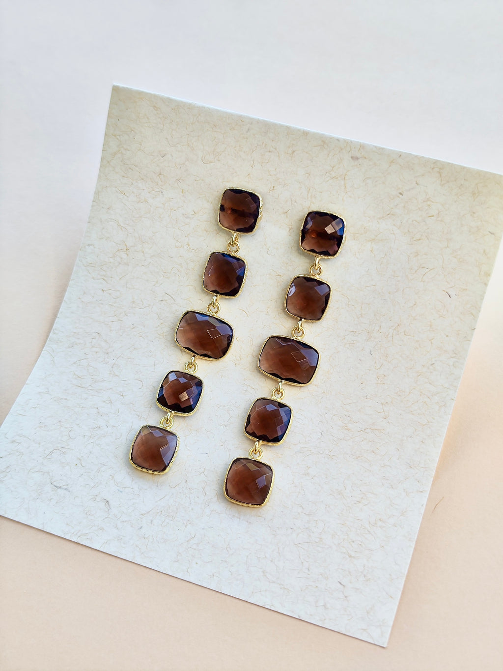 Pendientes Tamaḥ Padma – Colección Nila Padma