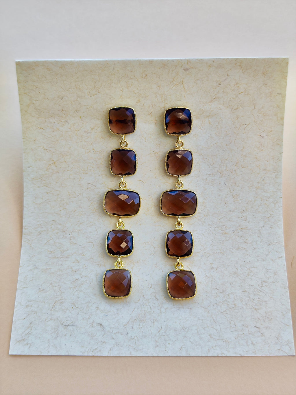 Pendientes Tamaḥ Padma – Colección Nila Padma