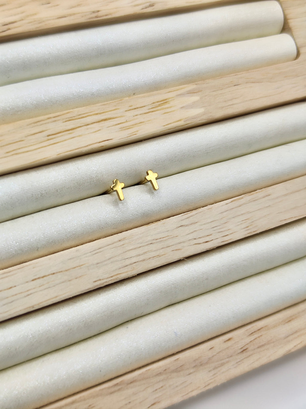 Pendientes Cruz en Acero Inoxidable – Dorado y Plateado