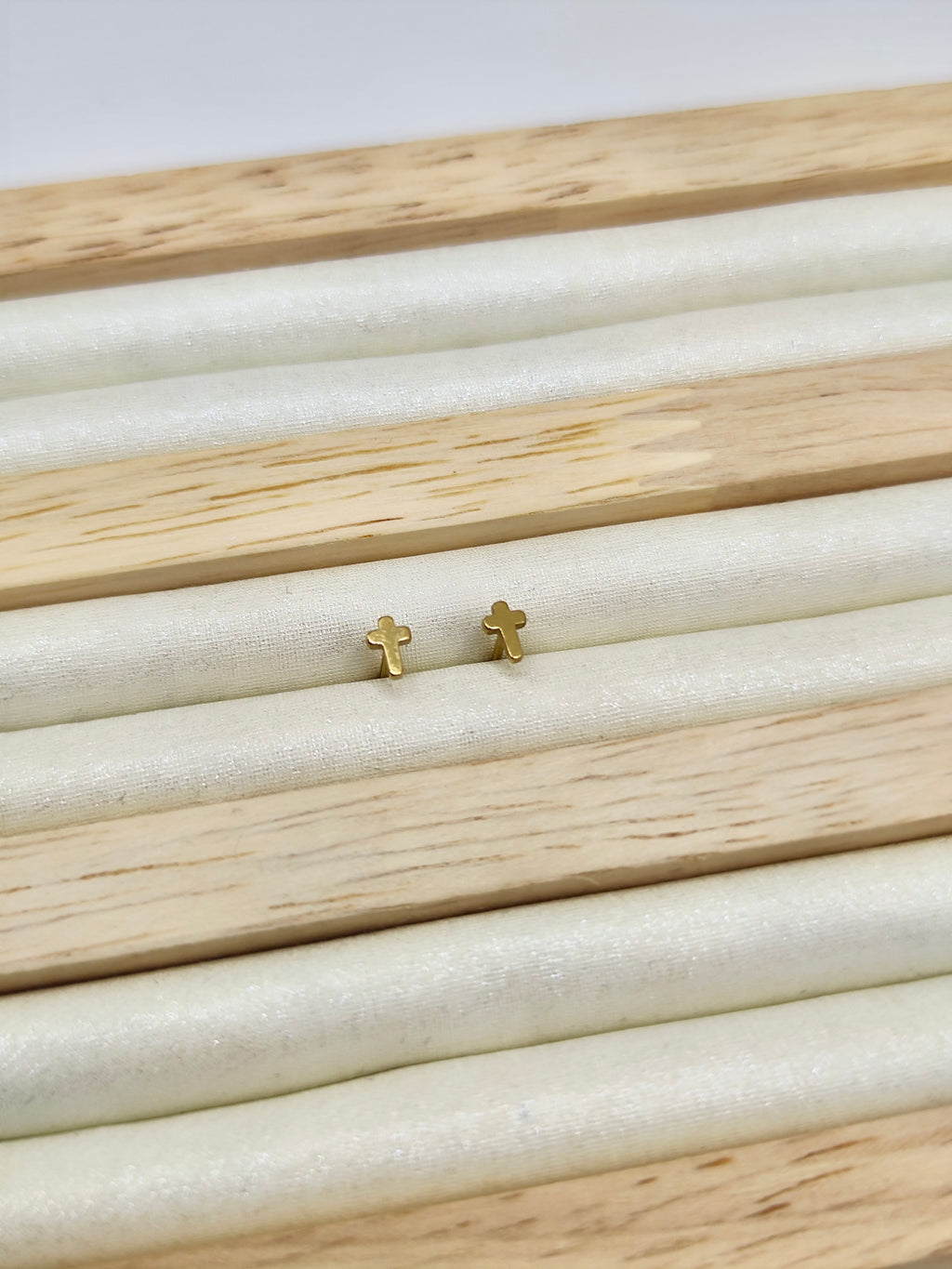 Pendientes Cruz en Acero Inoxidable – Dorado y Plateado