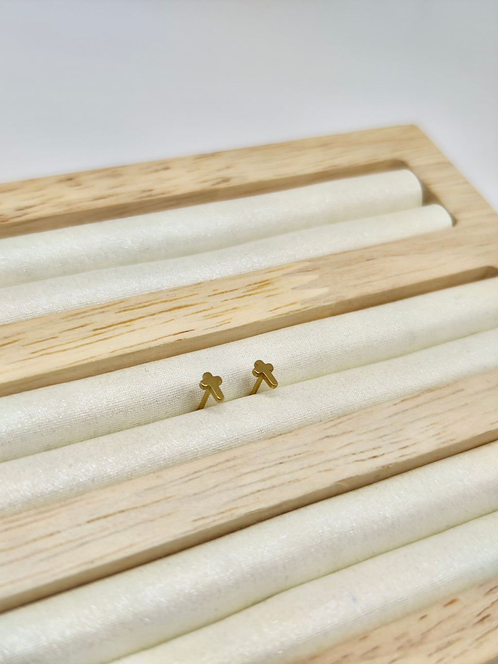 Pendientes Cruz en Acero Inoxidable – Dorado y Plateado