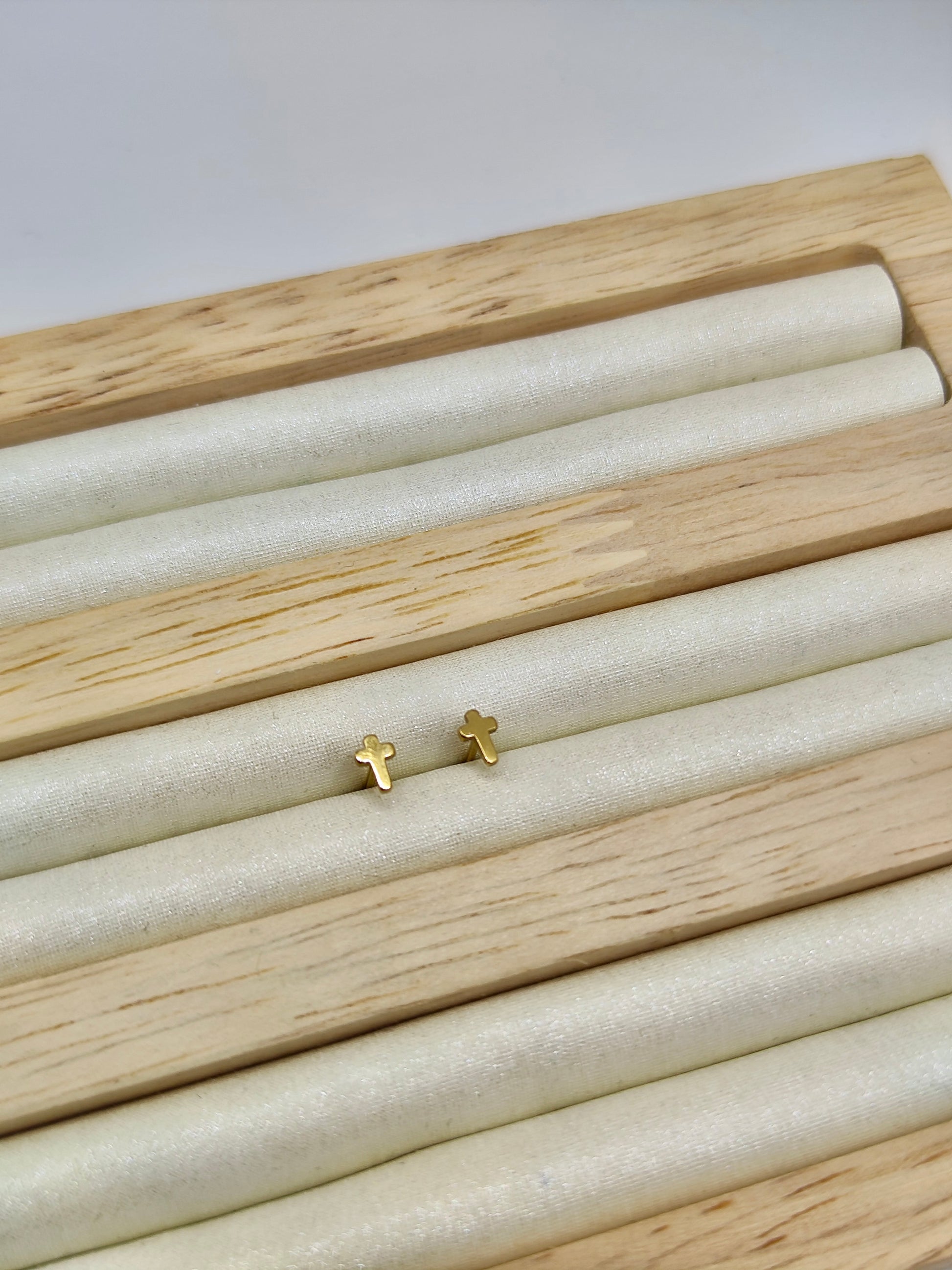 Pendientes Cruz en Acero Inoxidable – Dorado y Plateado