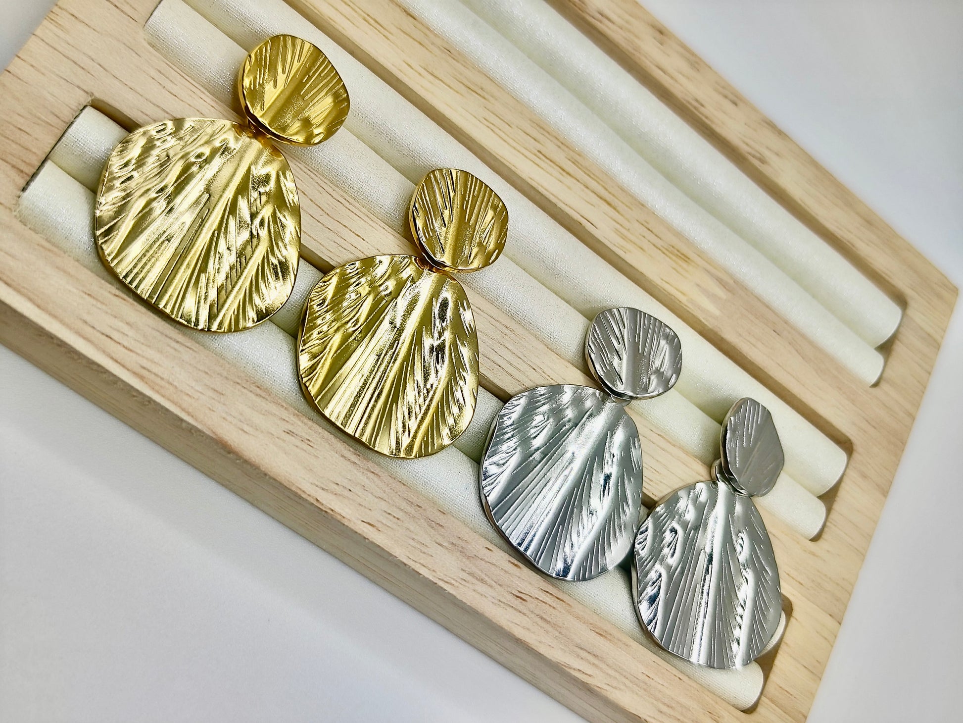 Pendientes Olas de Metal – Dorado y Plateado