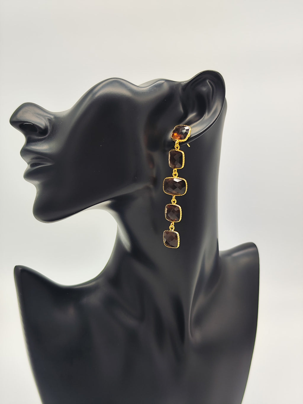 Pendientes Tamaḥ Padma – Colección Nila Padma