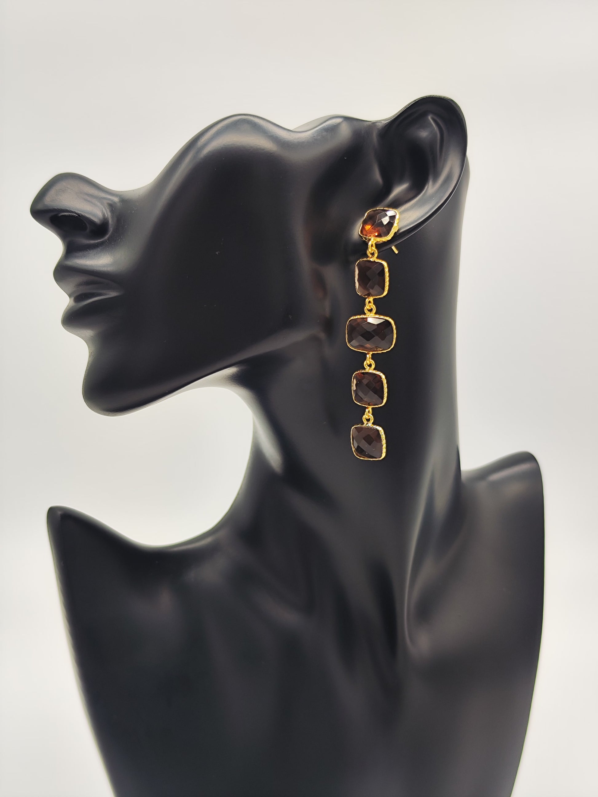 Pendientes Tamaḥ Padma – Colección Nila Padma