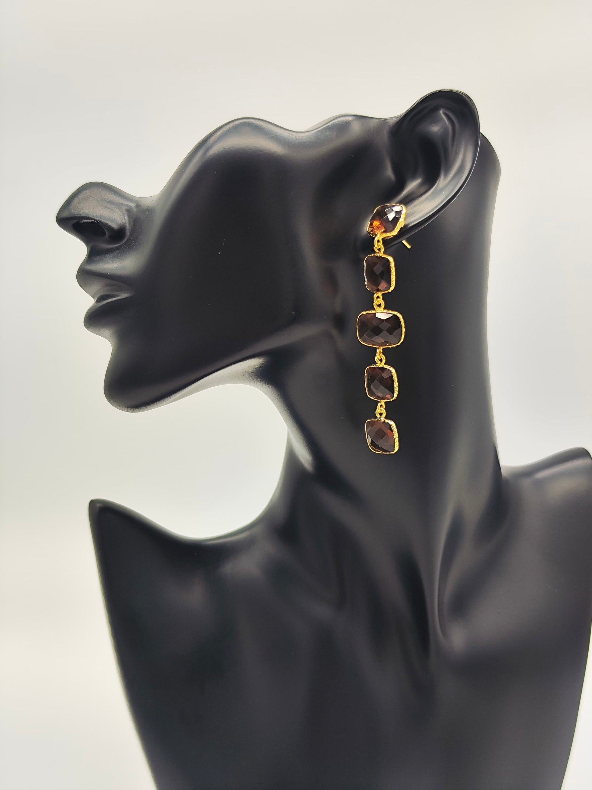 Pendientes Tamaḥ Padma – Colección Nila Padma