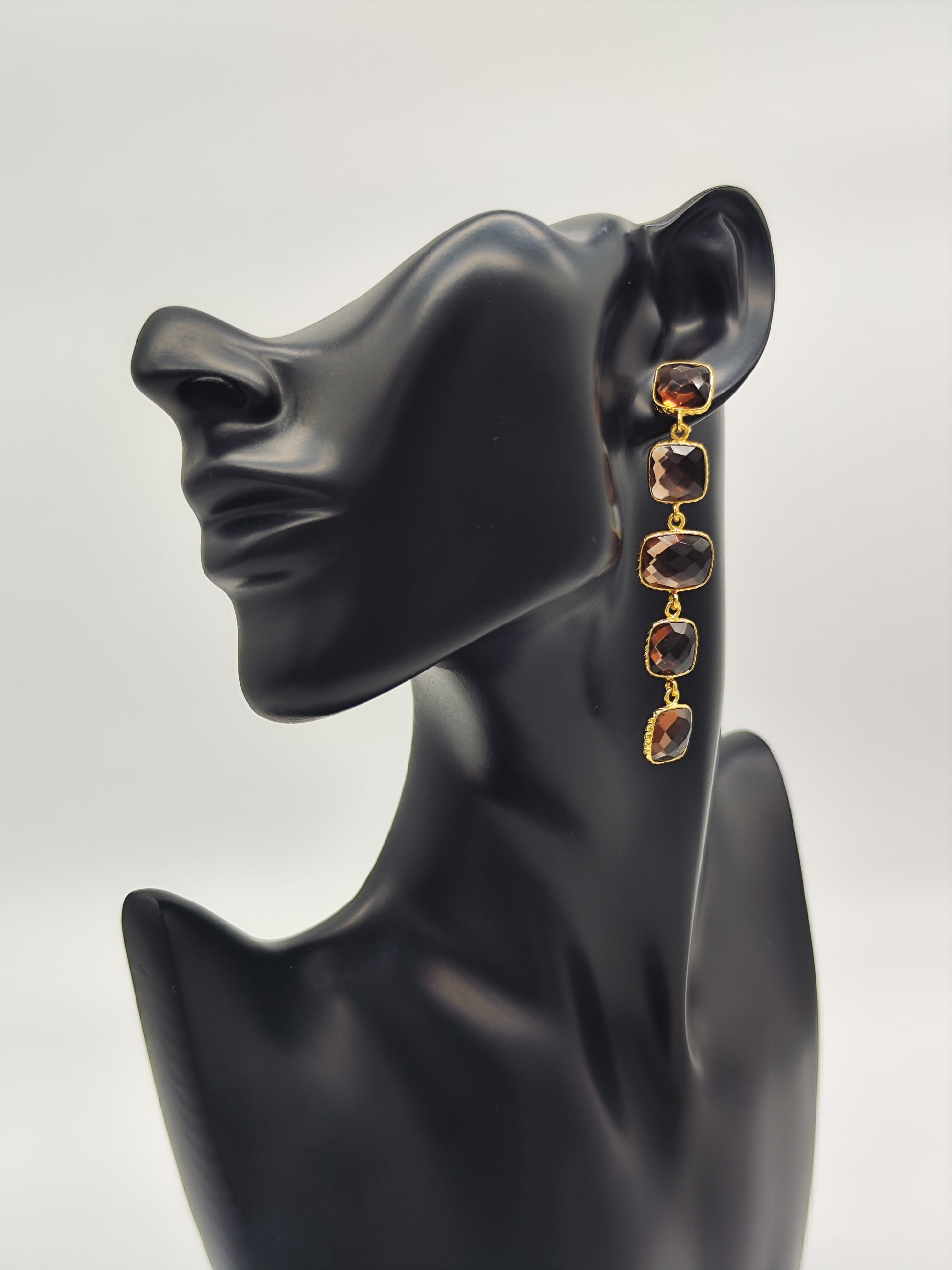 Pendientes Tamaḥ Padma – Colección Nila Padma